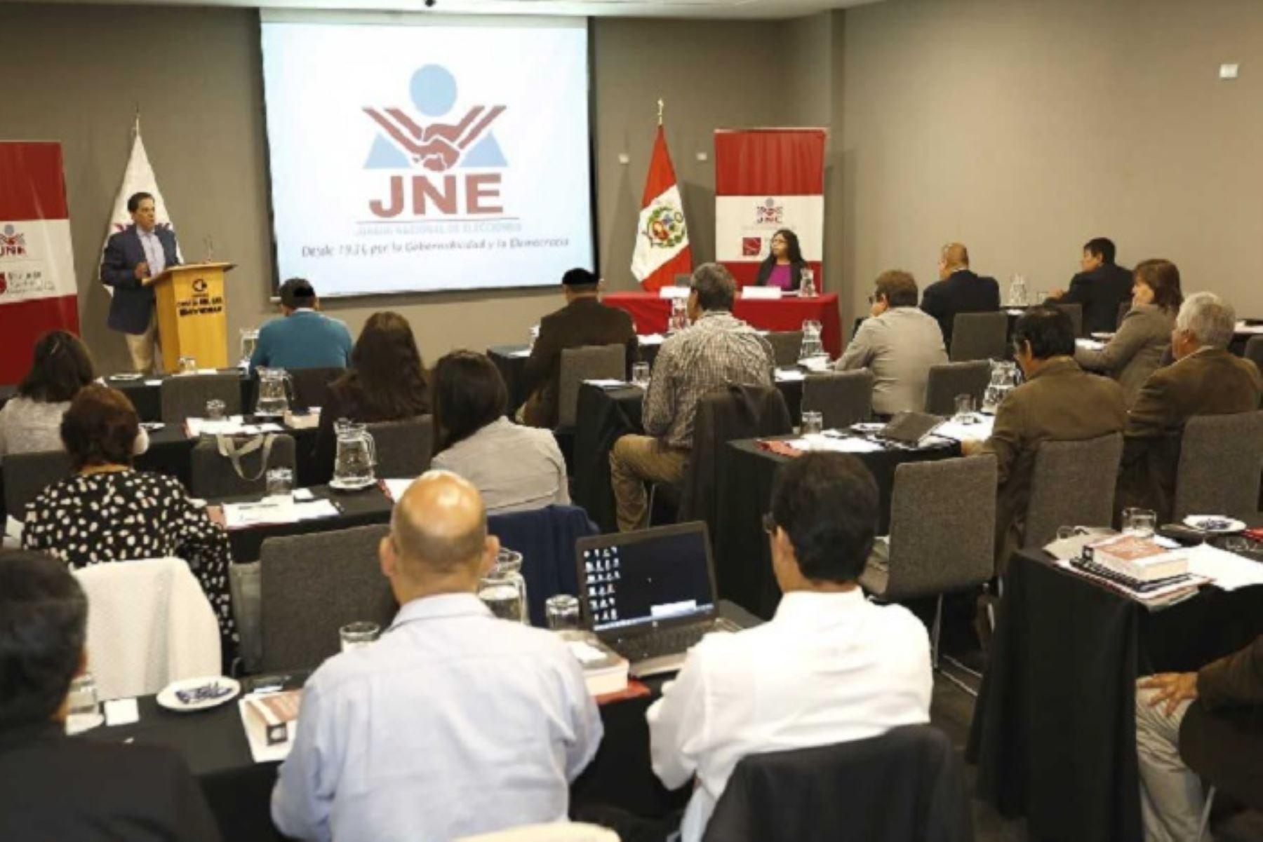 Jornadas de capacitaciones a los titulares y demás miembros del JEE se realizarán de manera descentralizada en dos etapas: del 20 al 23 de mayo (Lima, Chiclayo y Huancayo) y del 28 al 31 (Lima, Arequipa y Trujillo).