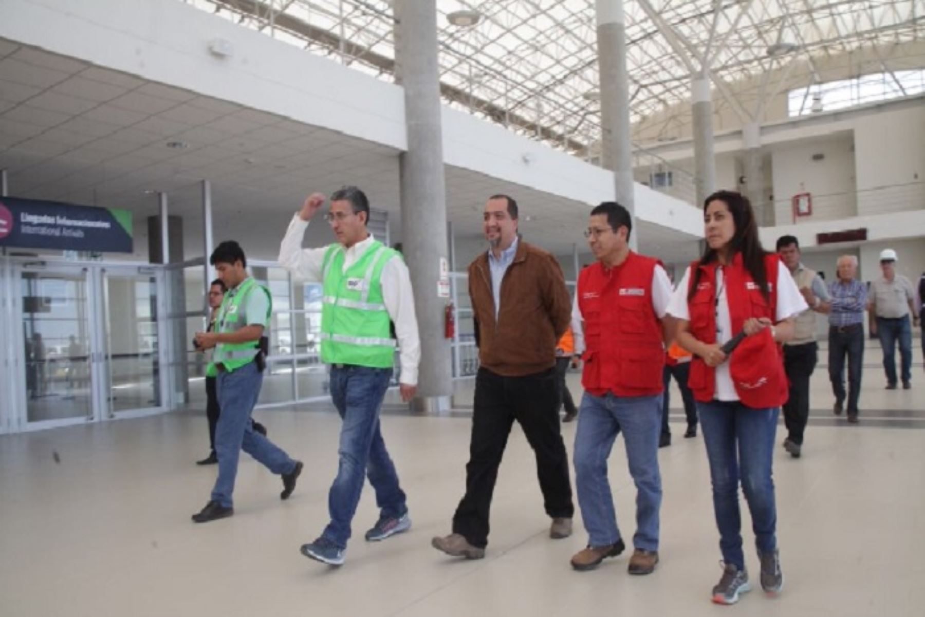 El Aeropuerto de Pisco recibe aproximadamente 65 000 pasajeros cada año. La capacidad de este terminal aéreo es diez veces mayor”, precisó el ministro de Transportes, EdmerTrujillo.