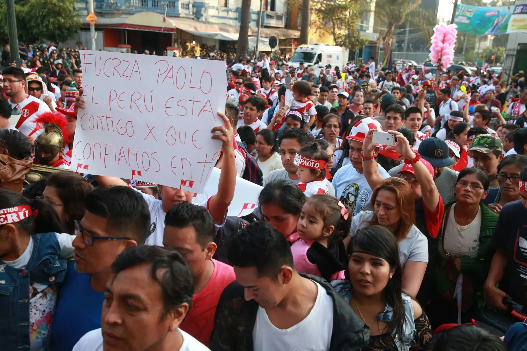 Miles de hinchas de la Selección Peruana de Fútbol se desplazaron al Estadio Nacional. Foto: ANDINA/Vidal Tarqui