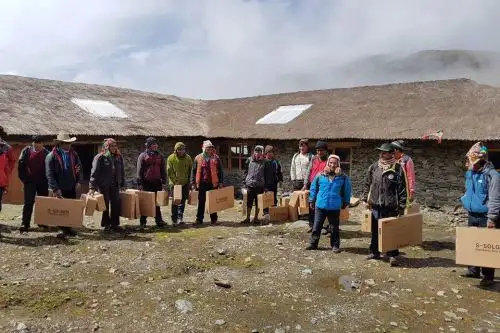 Con paneles solares comunidades indígenas Q’ero, de Cusco, acceden a energía eléctrica ANDINA