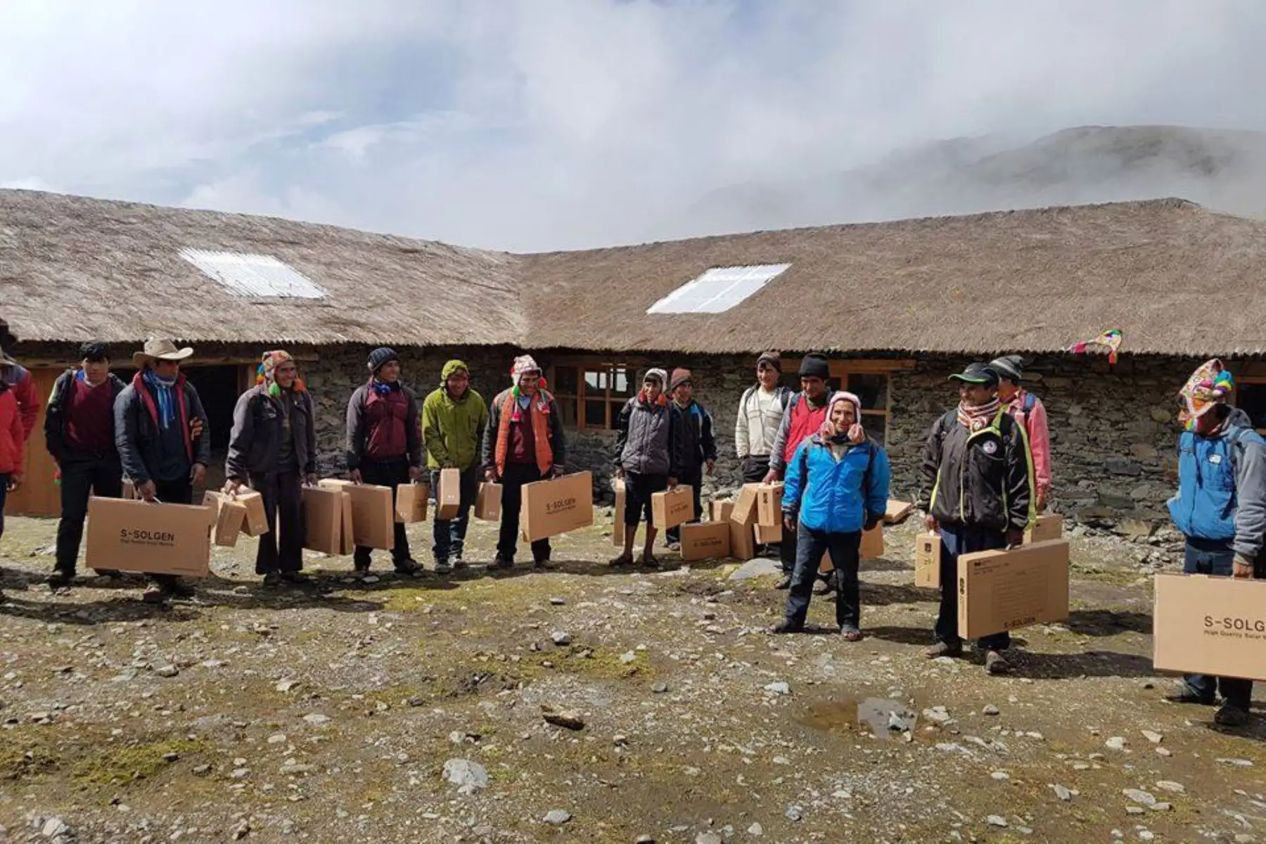 Con paneles solares comunidades indígenas Q’ero, de Cusco, acceden a energía eléctrica ANDINA