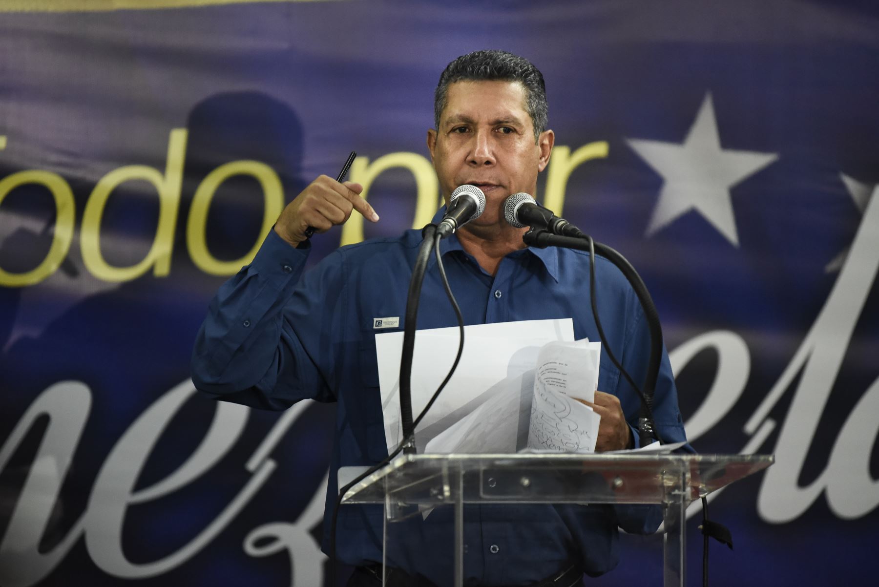 El candidato presidencial opositor venezolano Henri Falcón habla durante una conferencia de prensa luego de que el Consejo Nacional Electoral (CNE) anunciara los resultados de la votación en Venezuela.Foto:AFP