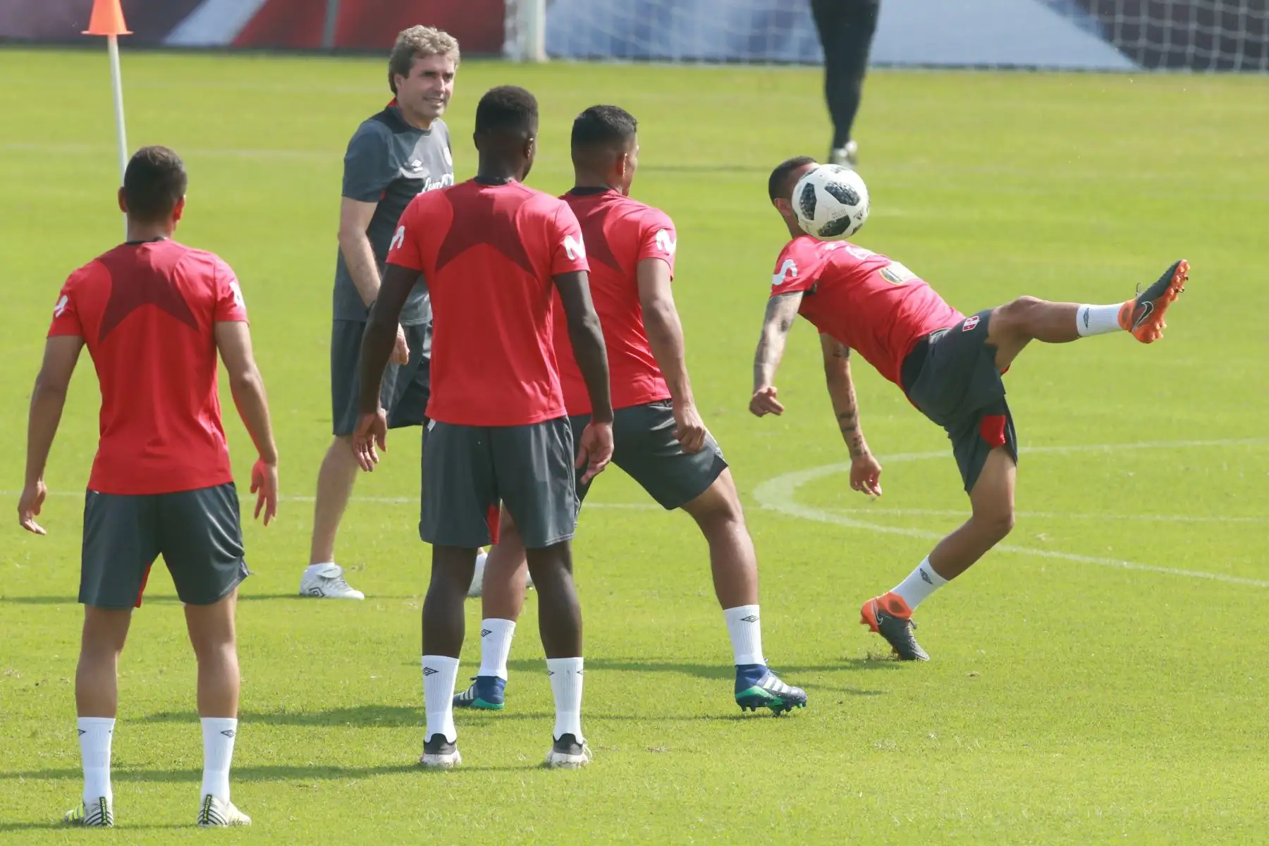 Entrenamiento de la selección peruana de fútbol  en la Villa Deportiva Nacional (Videna) con miras al partido amistoso ante Escocia, que se jugará el martes 29 de mayo, en el Estadio Nacional. Foto: ANDINA/Vidal Tarqui