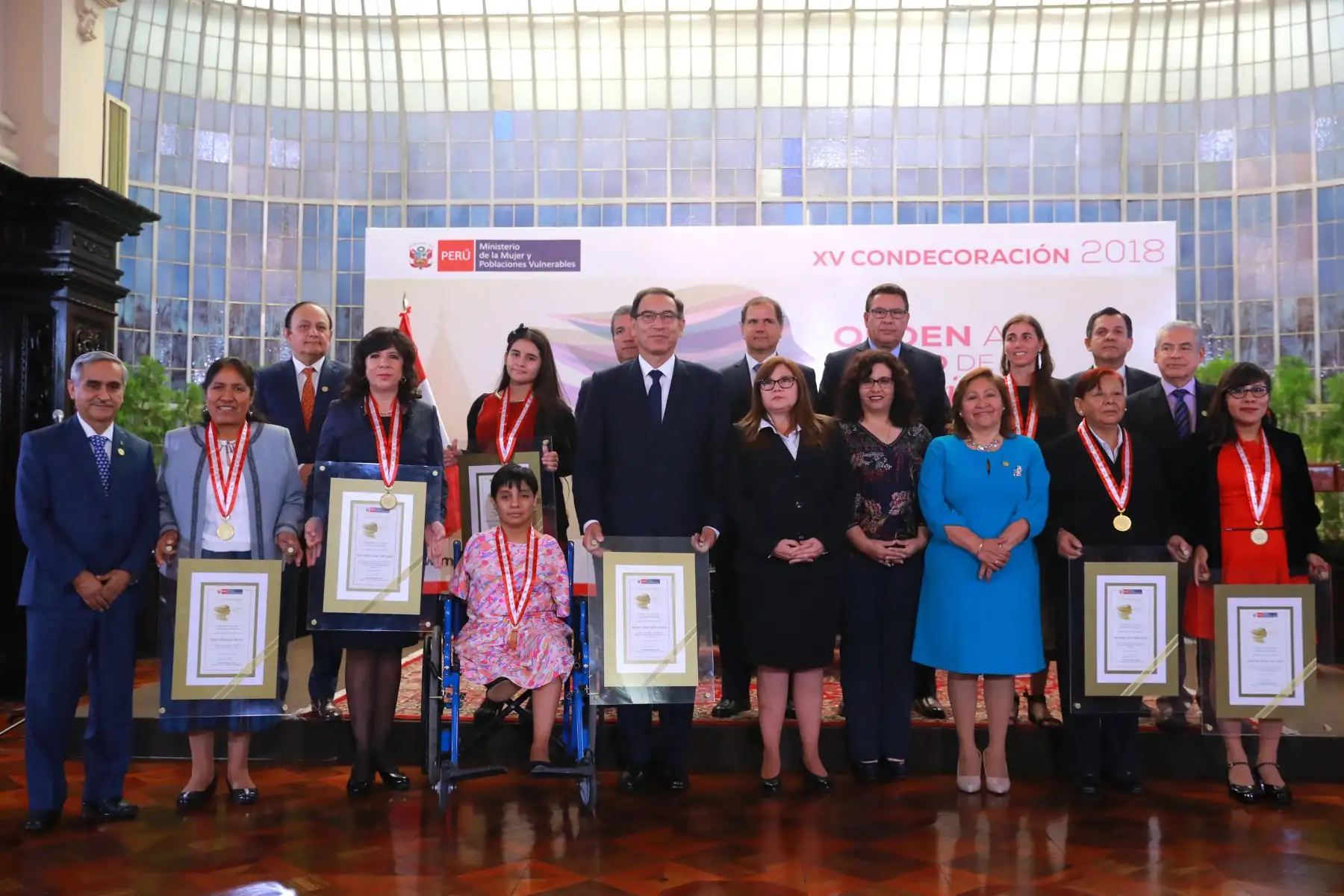 El Presidente de la República, Martín Vizcarra, junto a la ministra de la Mujer, Ana María Mendieta, participa de la XV Condecoración Orden al Mérito de la Mujer 2018, en Palacio de Gobierno. Foto: ANDINA/Prensa Presidencia.