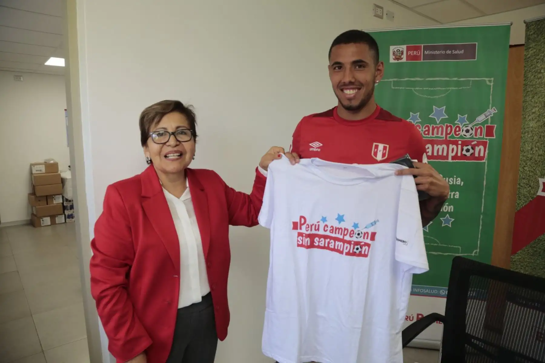 Nuestra selección, antes de viajar a Rusia, se prepara dentro y fuera de la cancha y se une a la campaña #PerúCampeónSinSarampión. Foto: ANDINA/Minsa