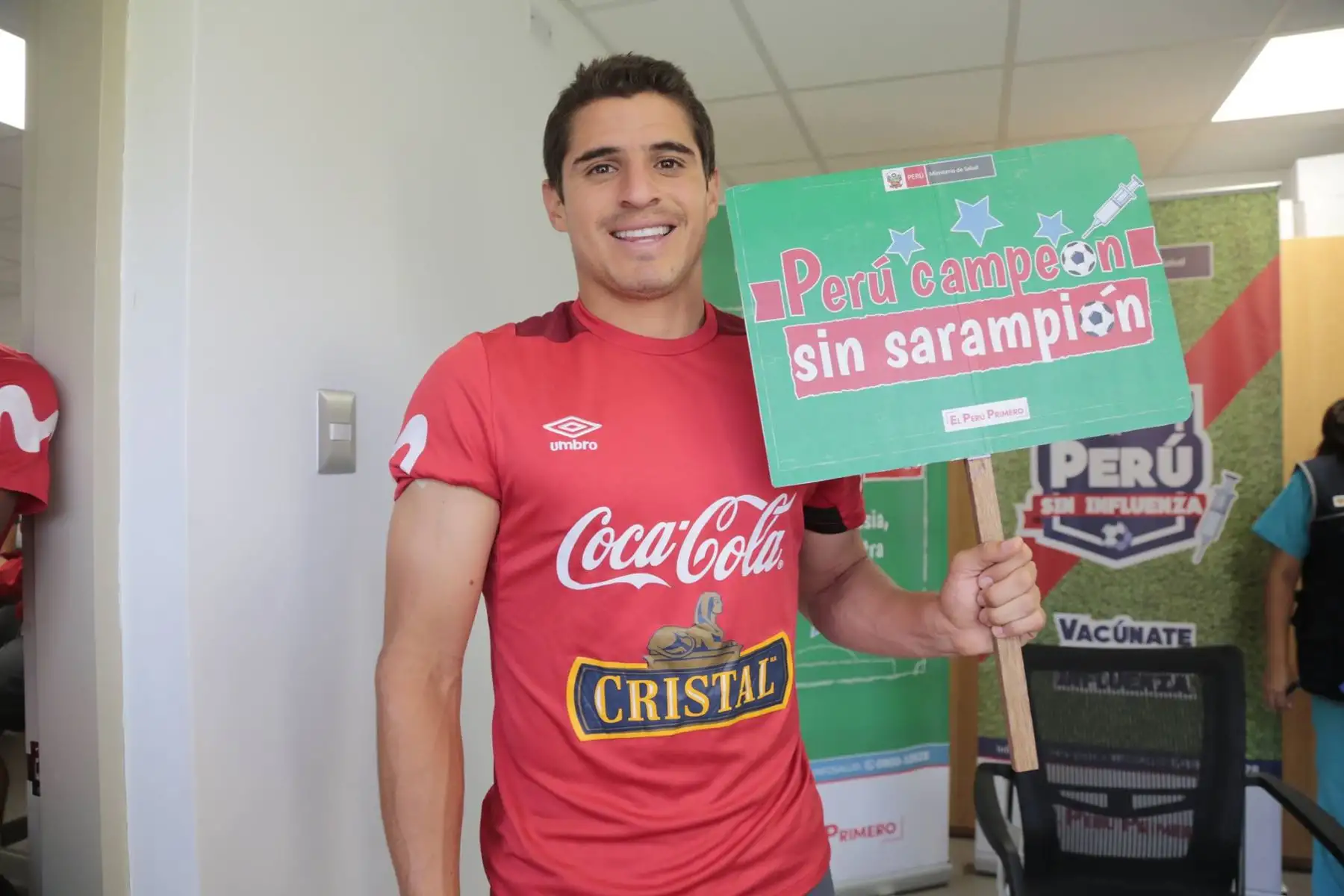 Nuestra selección, antes de viajar a Rusia, se prepara dentro y fuera de la cancha y se une a la campaña #PerúCampeónSinSarampión. Foto: ANDINA/Minsa