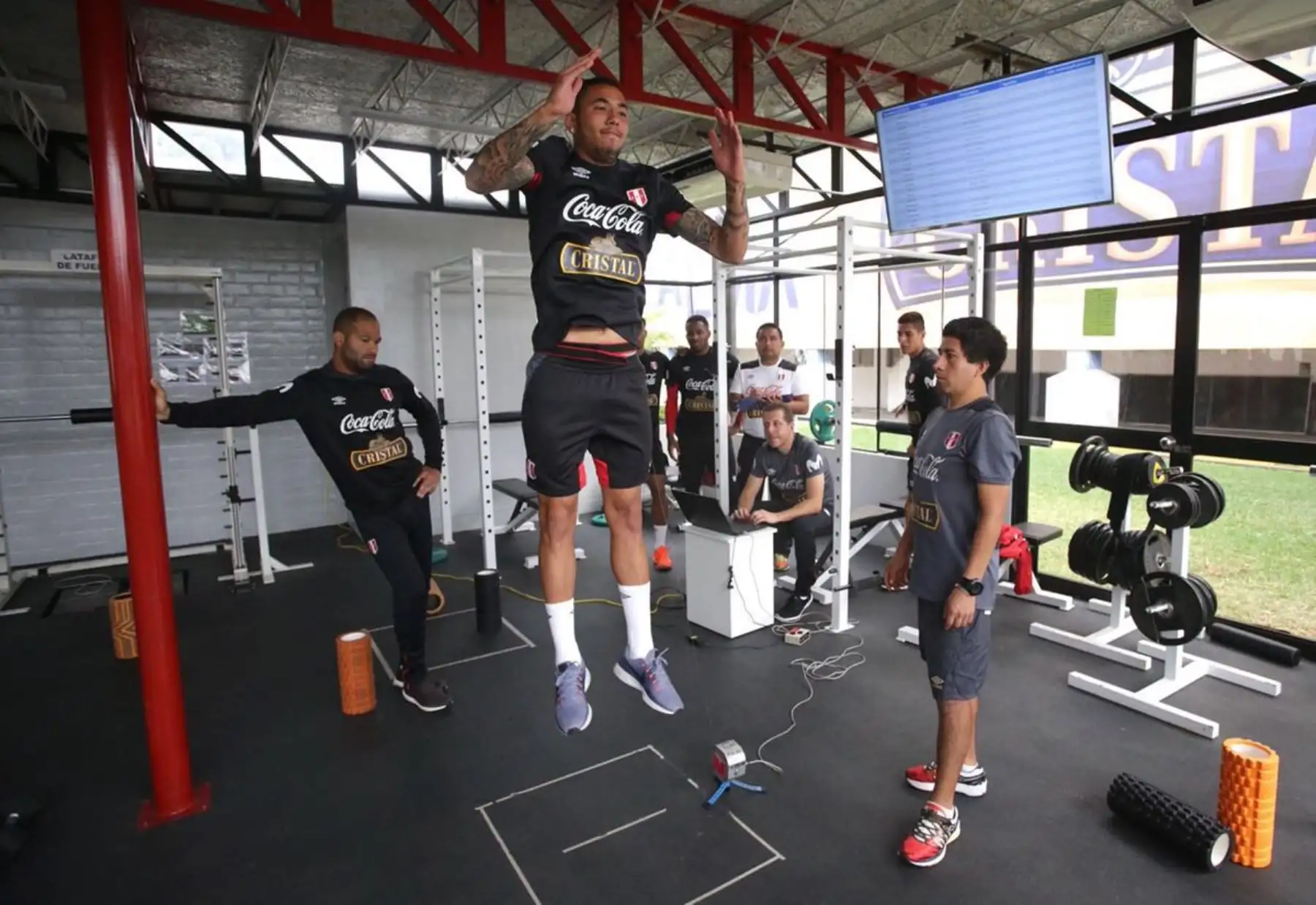 Entrenamiento de los seleccionados de fútbol en el gimnasio de la Videna. Foto: ANDINA/FPF.