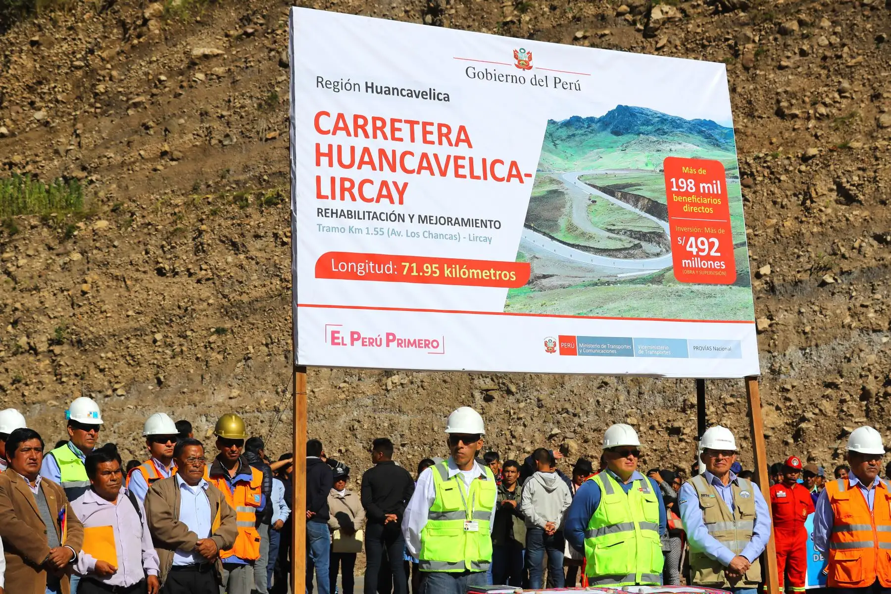 Presidente de la República, Martín Vizcarra, supervisa funcionamiento de la carretera Huancavelica-Lircay. Foto: ANDINA/Prensa Presidencia.