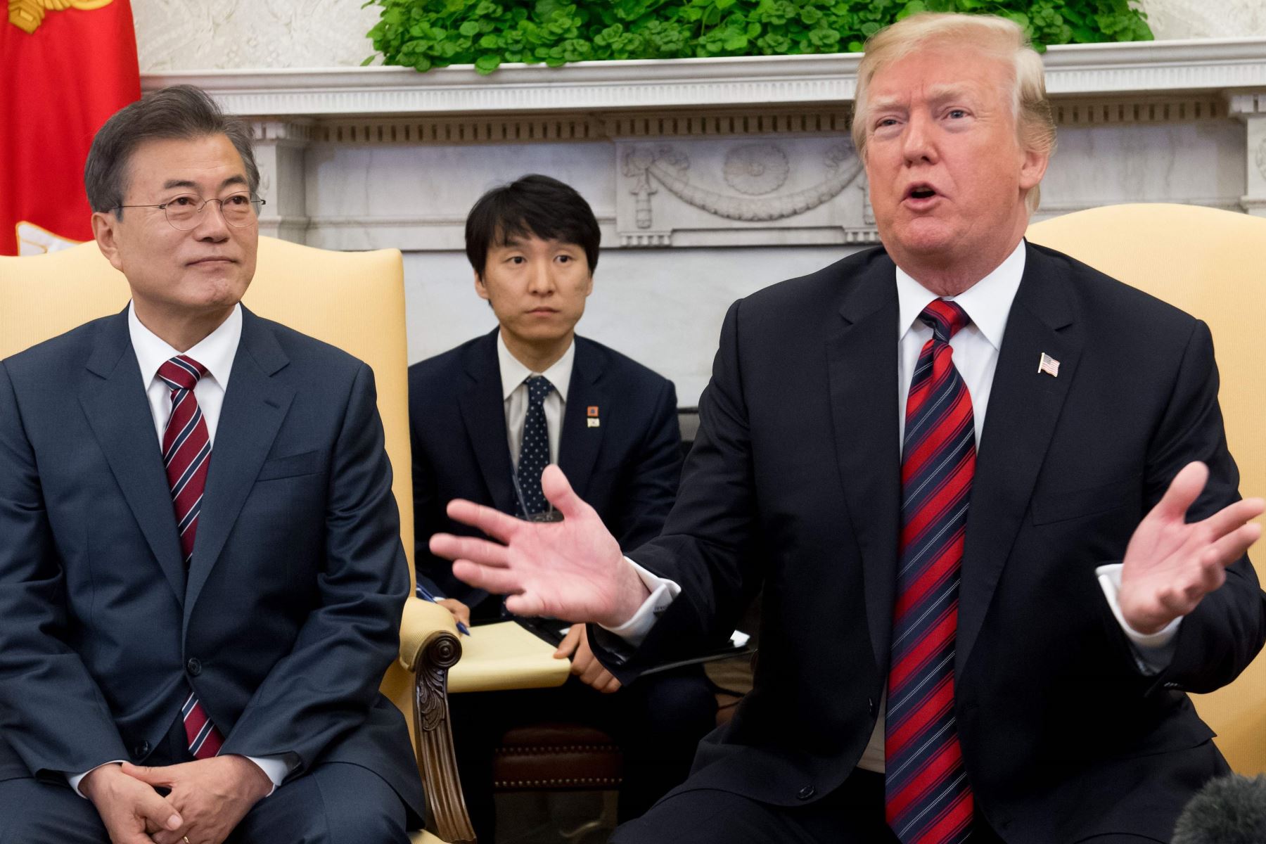 Reunión de Trump con el presidente surcoreano Moon Jae-in Foto: AFP