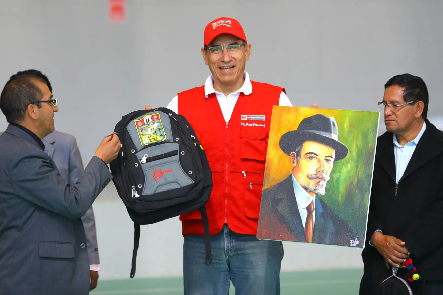 Presidente de la República, Martín Vizcarra, inspecciona la institución educativa emblemática José María Arguedas de Licacay-Angaraes. Foto: ANDINA/Prensa Presidencia.