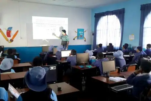 La UNI dicta clases de robótica educativa a escolares de Tarma
