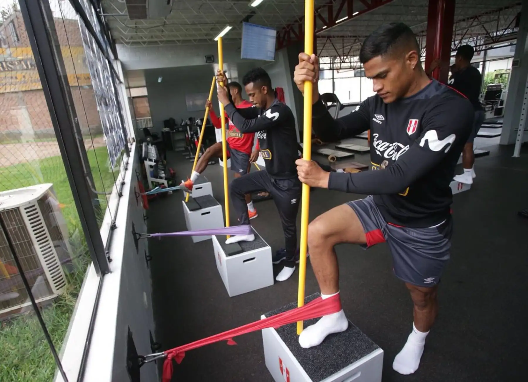 Seleccionado Anderson Santamaría, realiza trabajos en el gimnasio de la  Videna. Foto: ANDINA/FPF