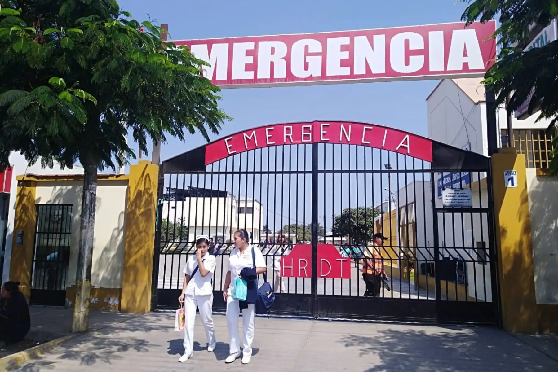 Ante la presencia de casos notificados con el Síndrome de Guillain Barré, la Gerencia Regional de Salud de La Libertad remarca que esta enfermedad no es contagiosa, por lo que pide calma a la población y estar atentos al inicio de síntomas para acudir inmediatamente al establecimiento de salud más cercano.ANDINA