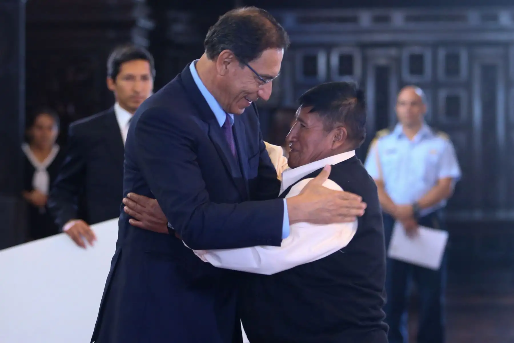 El Presidente de la República, Martín Vizcarra, firmó decretos supremos que permiten una transferencia de más de 6,000 millones de soles al presupuesto de regiones y municipios a escala nacional. Foto: ANDINA/Prensa Presidencia.