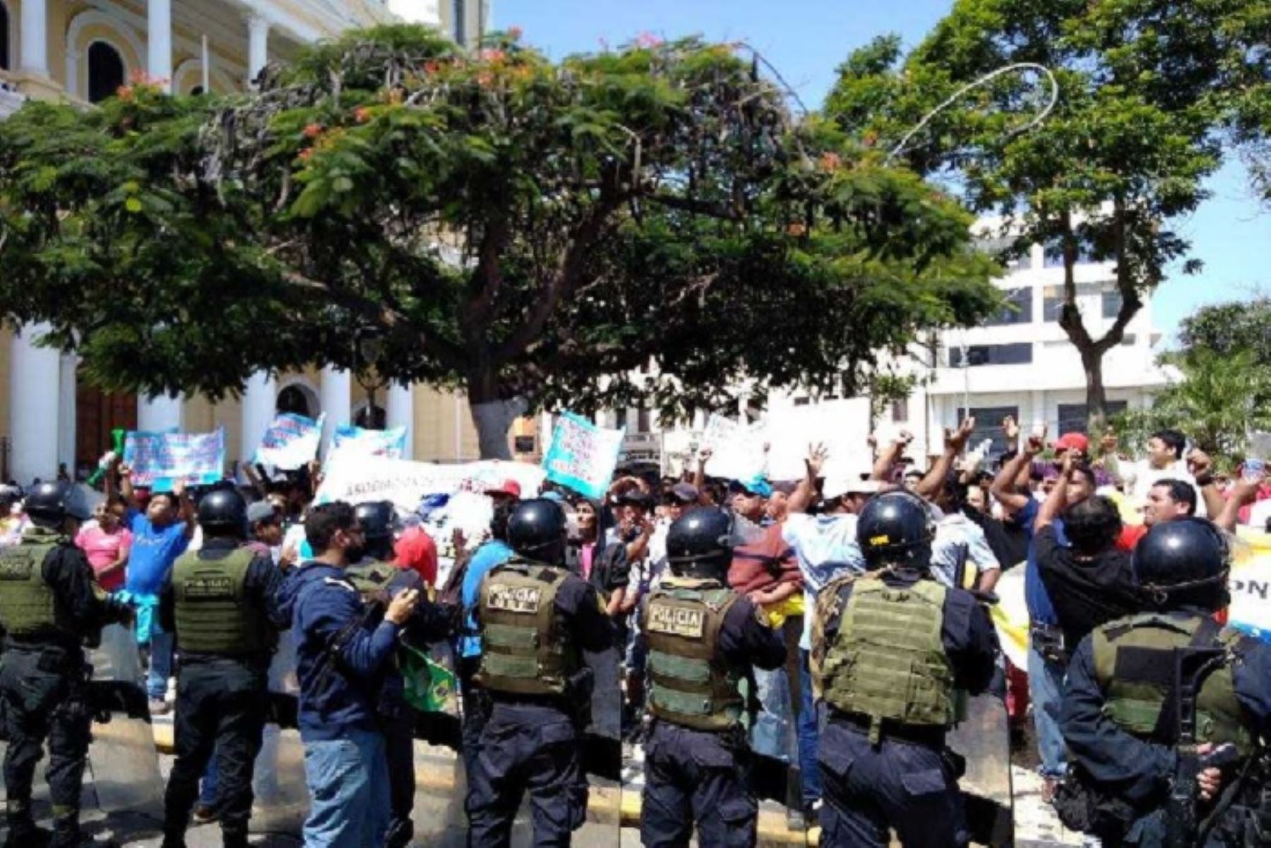 Chiclayo: por más de tres horas mototaxistas paralizan tránsito en centro histórico