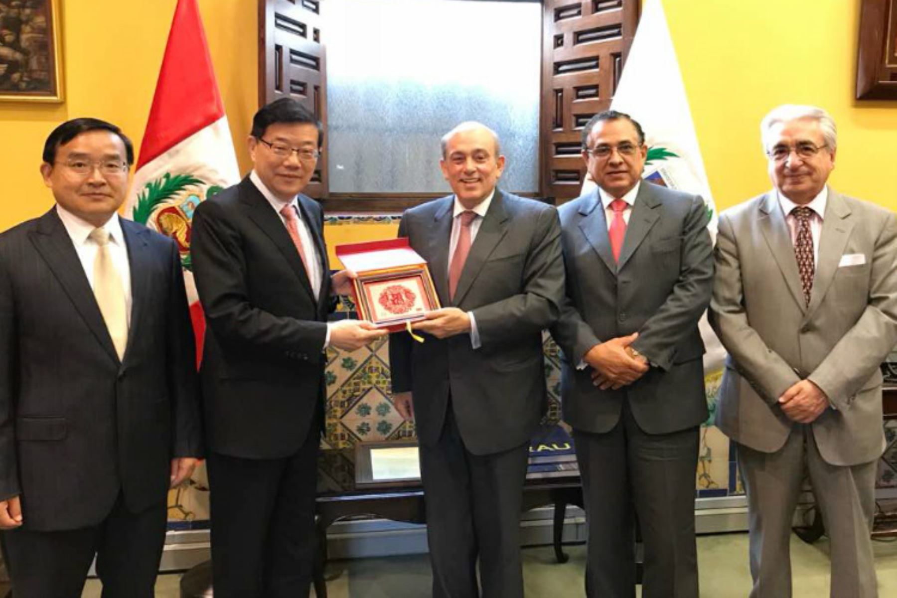 Development Research Center of China's State Council visits Peru | News ...