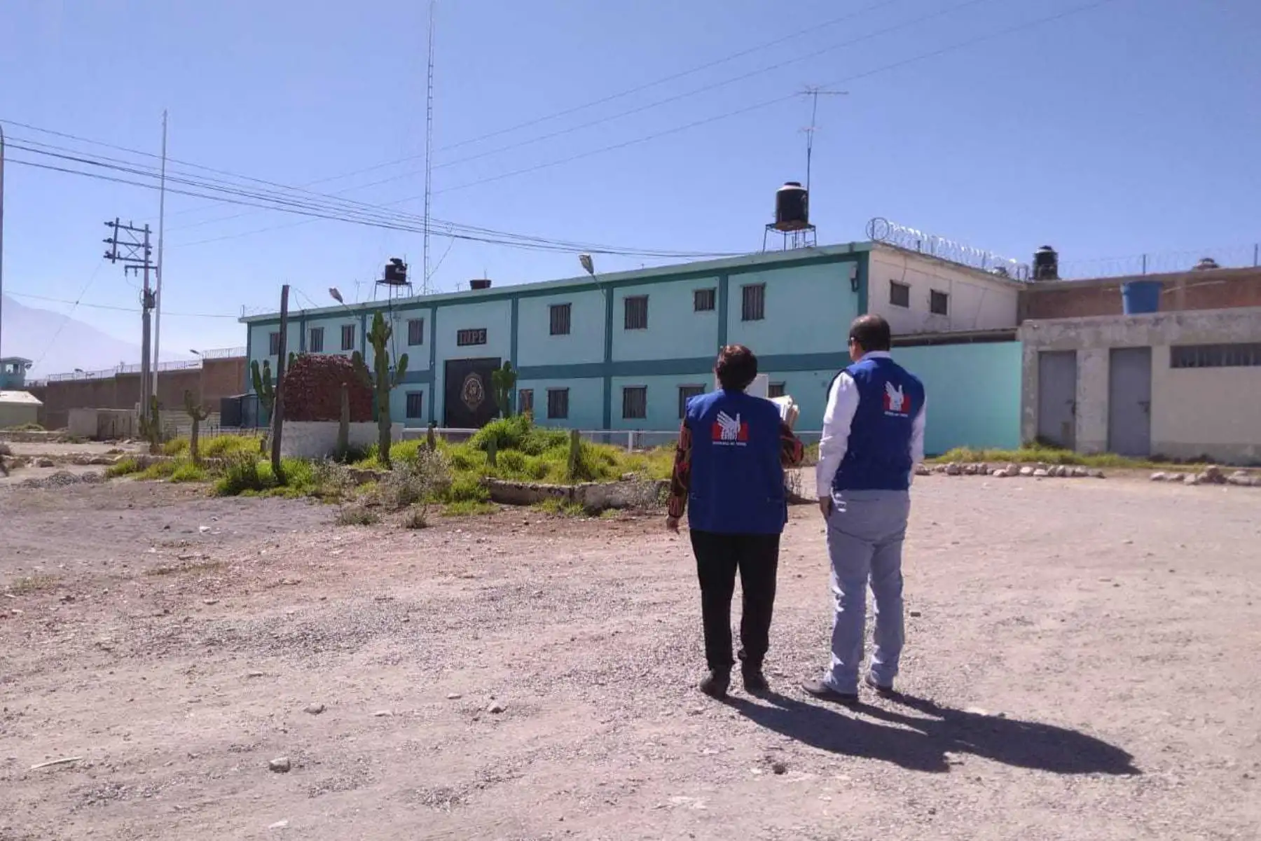 La Defensoría del Pueblo solicitó a la Dirección General de la Oficina Regional Sur del Instituto Nacional Penitenciario (Inpe), que atienda con urgencia el problema del hacinamiento en los penales de varones y mujeres de Arequipa, mediante la ejecución del proyecto de remodelación de ambos establecimientos carcelarios.