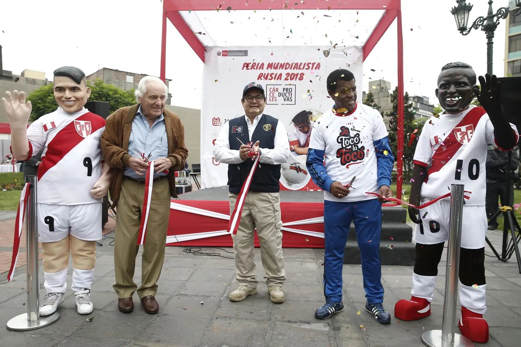 Con la presencia del Jefe del INPE, Carlos Vasquez, el ex mundialista Cesar Uribe y el Ing. Arturo Woodman se Inaugura feria Mundialista Rusia 2018 – Cárceles Productivas. Foto: ANDINA/Melina Mejía