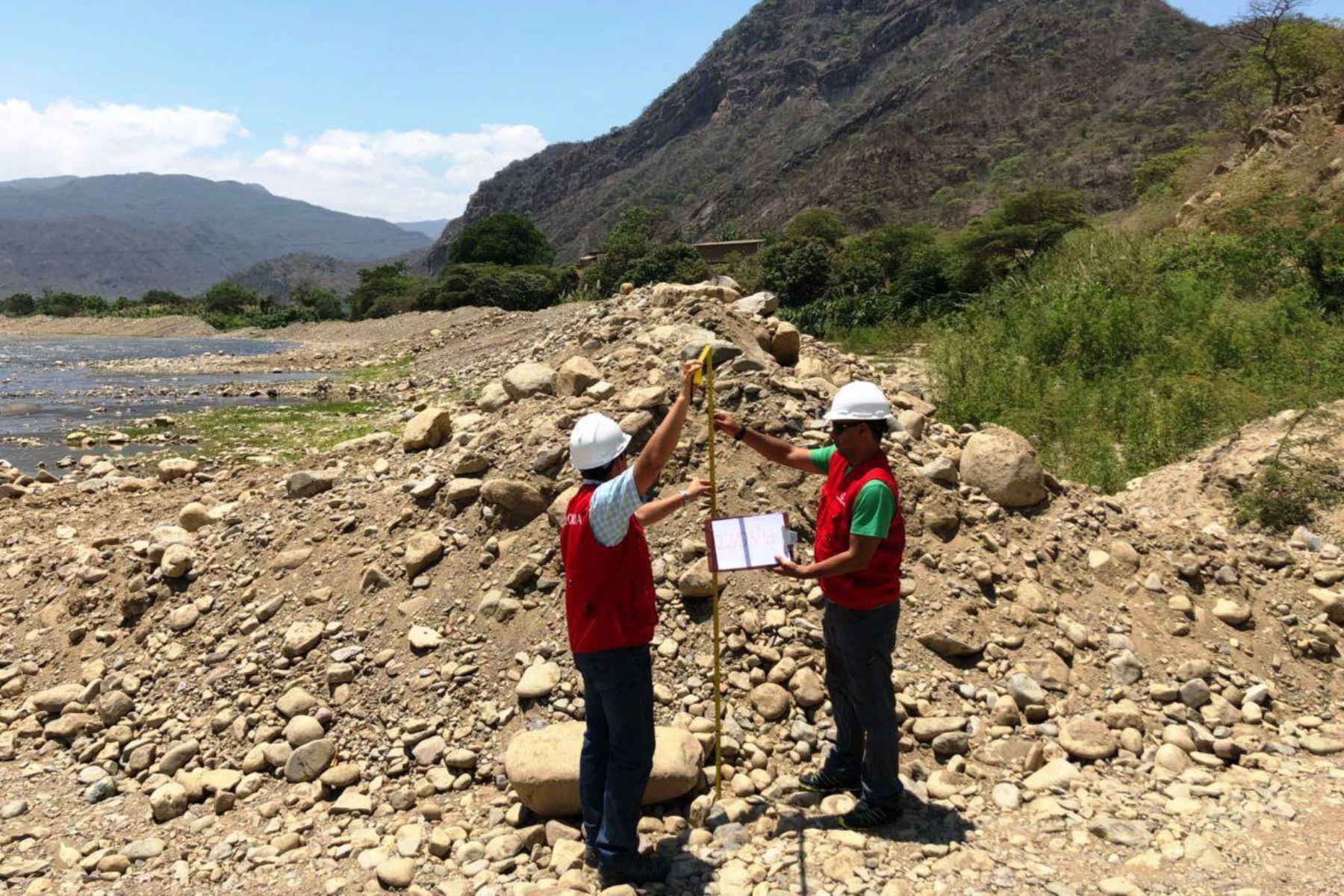 Contraloría verifica situaciones adversas en los trabajos de descolmatación de río La Leche, en Lambayeque. ANDINA