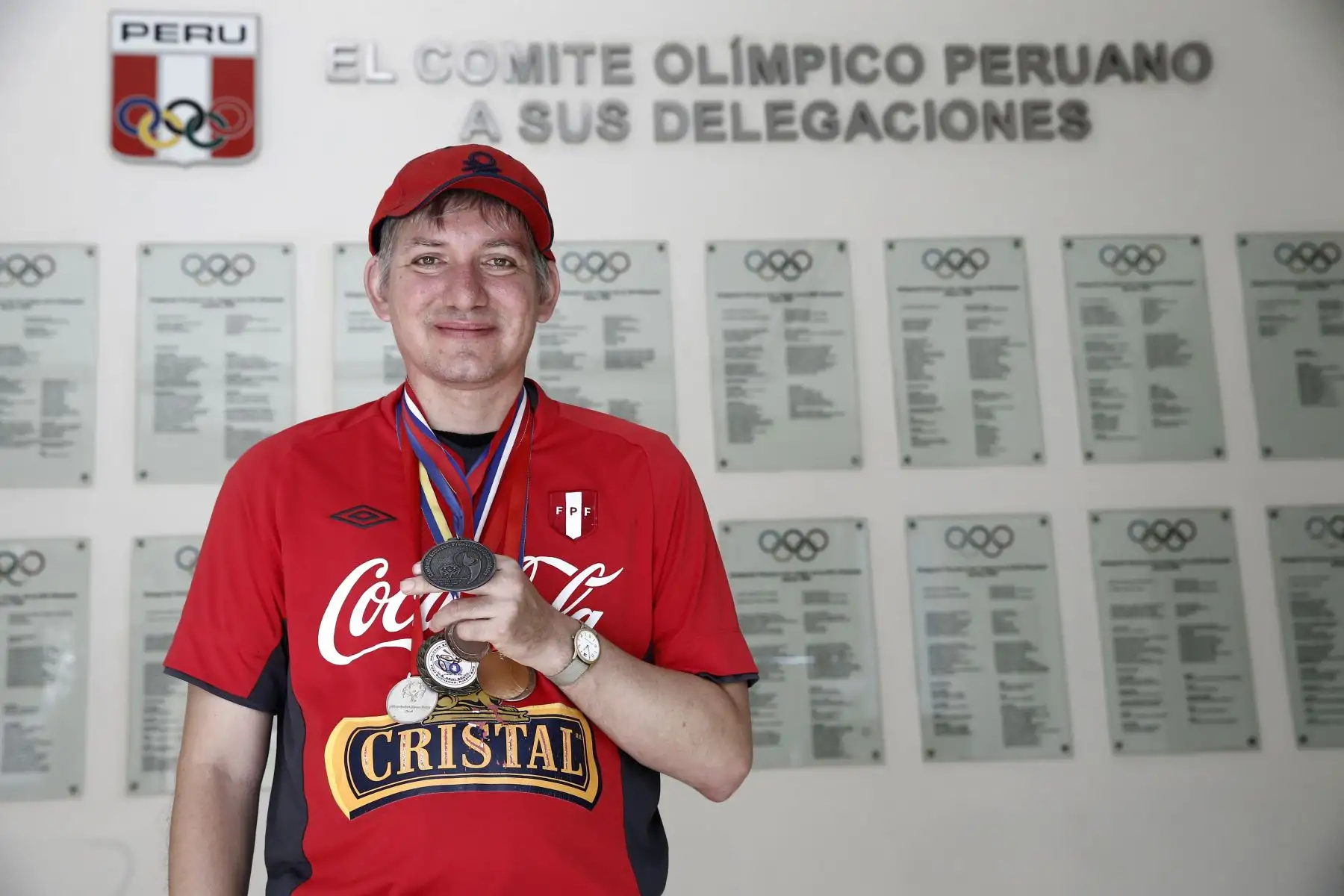 Álvaro Miranda ganó varias medallas en las disciplinas de hockey, atletismo y natación durante su etapa de atleta de olimpíadas especiales y actualmente es entrenador de nuevos baluartes. Foto: ANDINA/Melina Mejía.