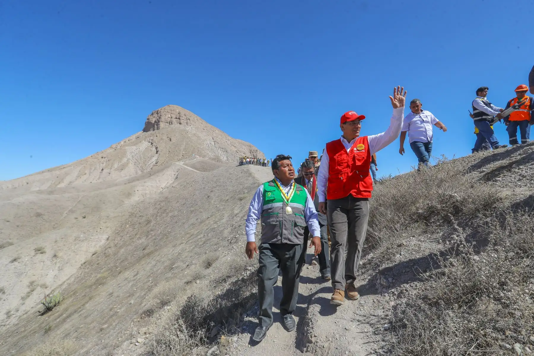 Jefe del Estado, Martín Vizcarra, anuncia el financiamiento del proyecto de mejoramiento y creación de los servicios turísticos para el sitio arqueológico Cerro Baúl, en el distrito de Torata. Foto: ANDINA/Prensa Presidencia.