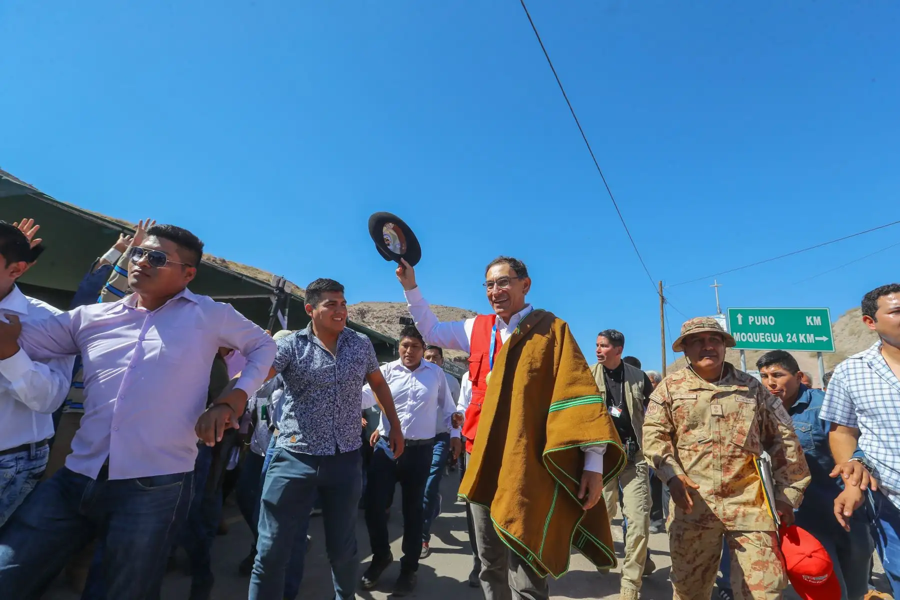 Jefe del Estado, Martín Vizcarra, anuncia el financiamiento del proyecto de mejoramiento y creación de los servicios turísticos para el sitio arqueológico Cerro Baúl, en el distrito de Torata. Foto: ANDINA/Prensa Presidencia.