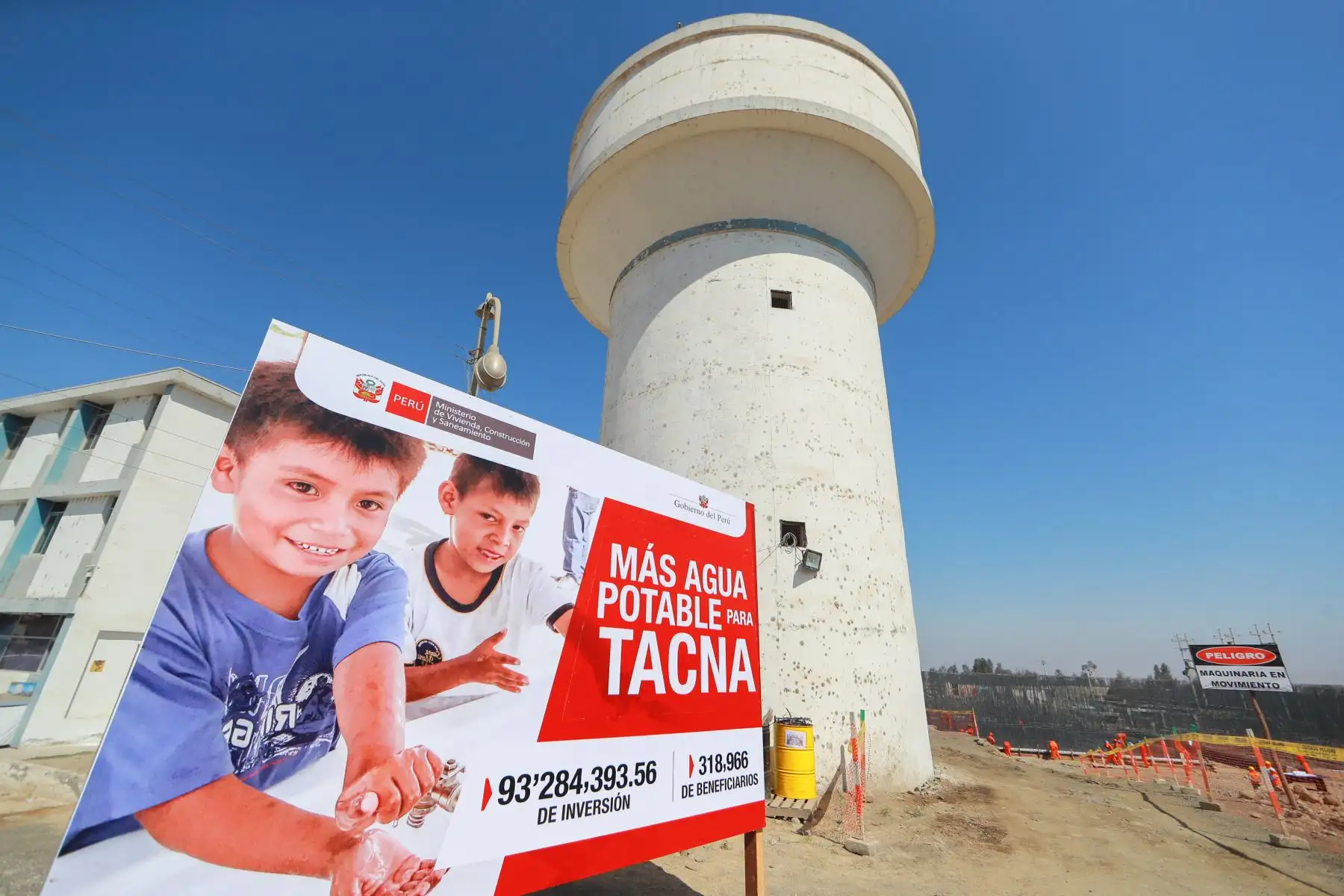 Presidente Martin Vizcarra llega a Tacna junto a ministros Javier Piqué de vivienda, para supervisar obras de construcción y equipamiento de la nueva Planta de Tratamiento de Agua Potable en Calana. Foto: ANDINA/Prensa Presidencia