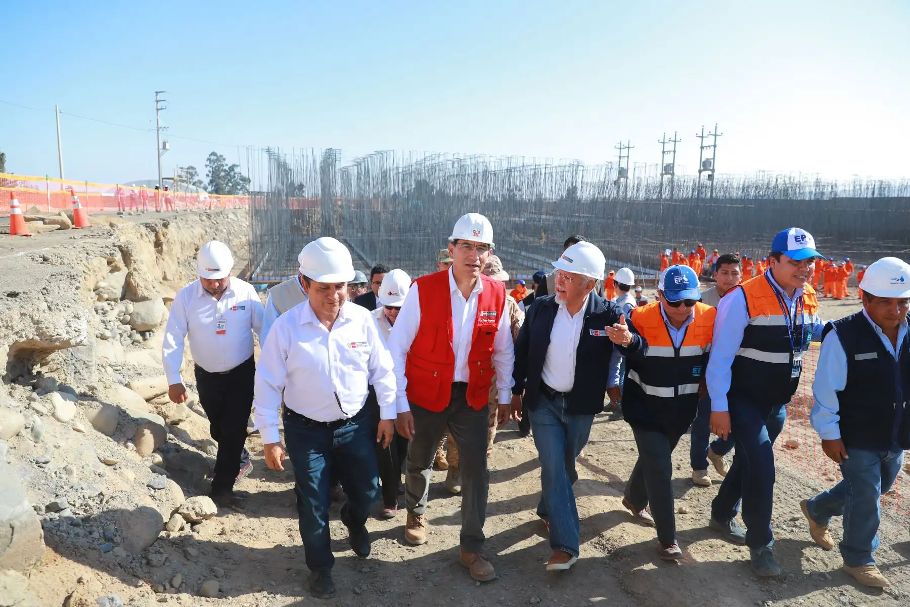 Presidente Martin Vizcarra llega a Tacna junto a ministros Javier Piqué de vivienda, para supervisar obras de construcción y equipamiento de la nueva Planta de Tratamiento de Agua Potable en Calana. Foto: ANDINA/Prensa Presidencia