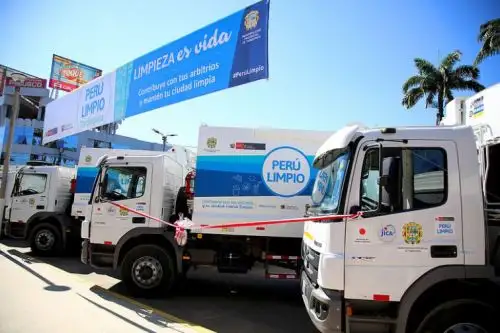Cinco vehículos entregó hoy el Ministerio del Ambiente (Minam) a la Municipalidad Provincial de Tambopata, en la región Madre de Dios, a fin de mejorar el servicio de limpieza pública en esa ciudad. La actividad estuvo presidida por el viceministro de Gestión Ambiental, Marcos Alegre.