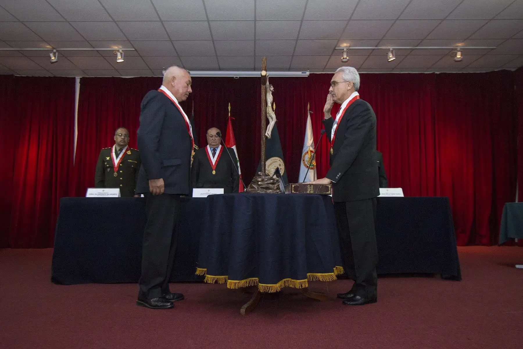 Contralmirante Julio Pacheco jura como presidente del Fuero Militar Policial