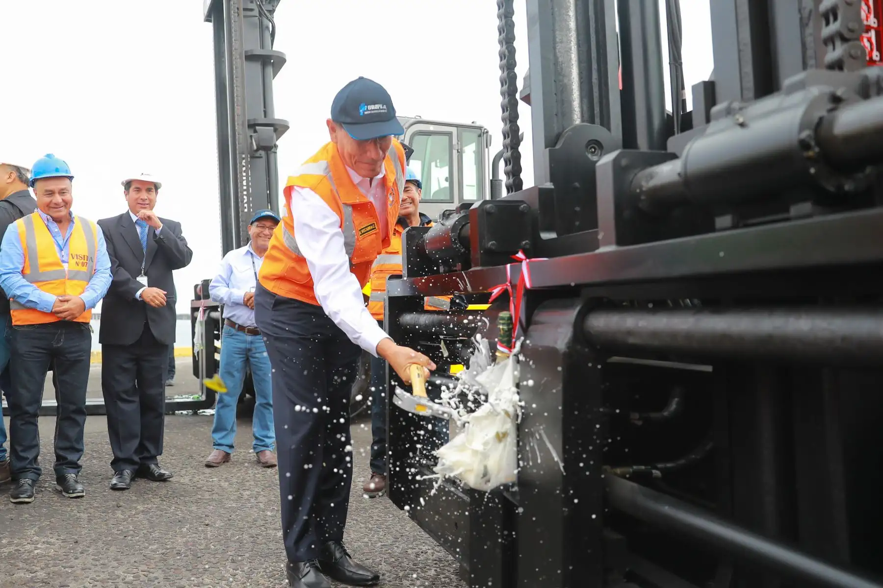Presidente de la República, Martín Vizcarra, inspecciona las obras del Desembarcadero Artesanal de Ilo y sostiene encuentro con los pescadores artesanales. Foto: ANDINA/Prensa Presidencia.