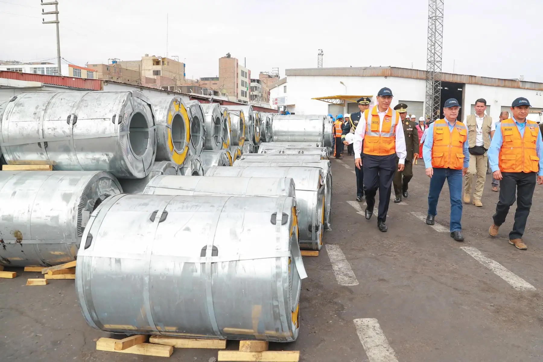 Presidente de la República, Martín Vizcarra, inspecciona las obras del Desembarcadero Artesanal de Ilo y sostiene encuentro con los pescadores artesanales. Foto: ANDINA/Prensa Presidencia.