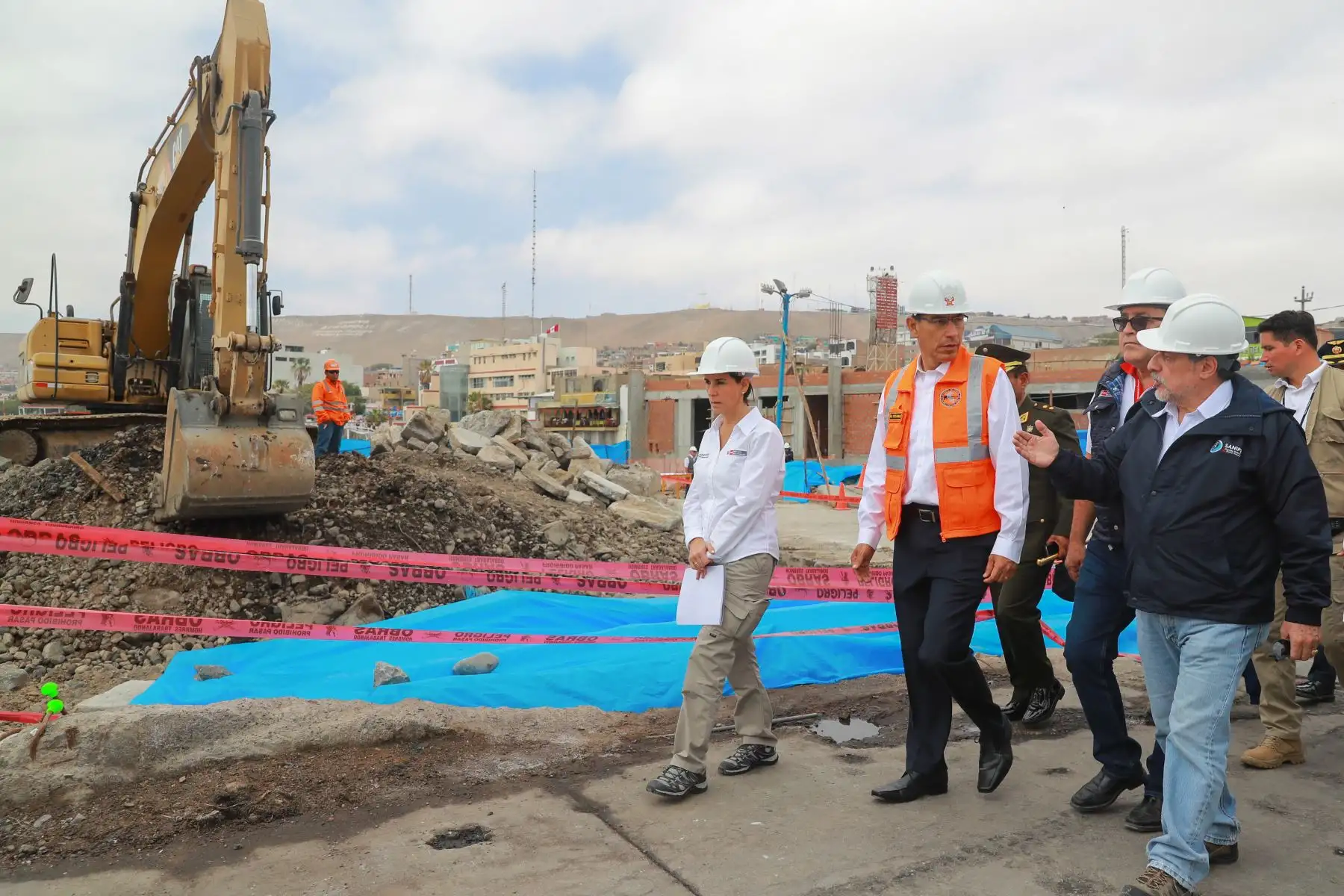 Presidente de la República, Martín Vizcarra, inspecciona las obras del Desembarcadero Artesanal de Ilo y sostiene encuentro con los pescadores artesanales. Foto: ANDINA/Prensa Presidencia.