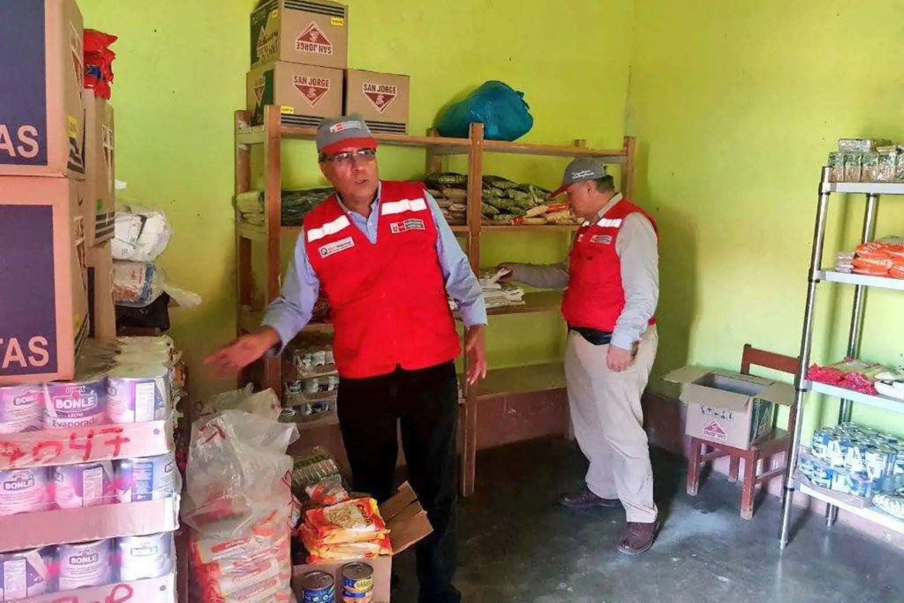 El director ejecutivo del Programa Nacional de Alimentación Escolar Qali Warma, Mario Ríos, supervisó el servicio alimentario que se brinda en las instituciones educativas de la región Amazonas y dialogó con docentes y padres de familia para recoger sus aportes para mejorar la atención a los estudiantes.
