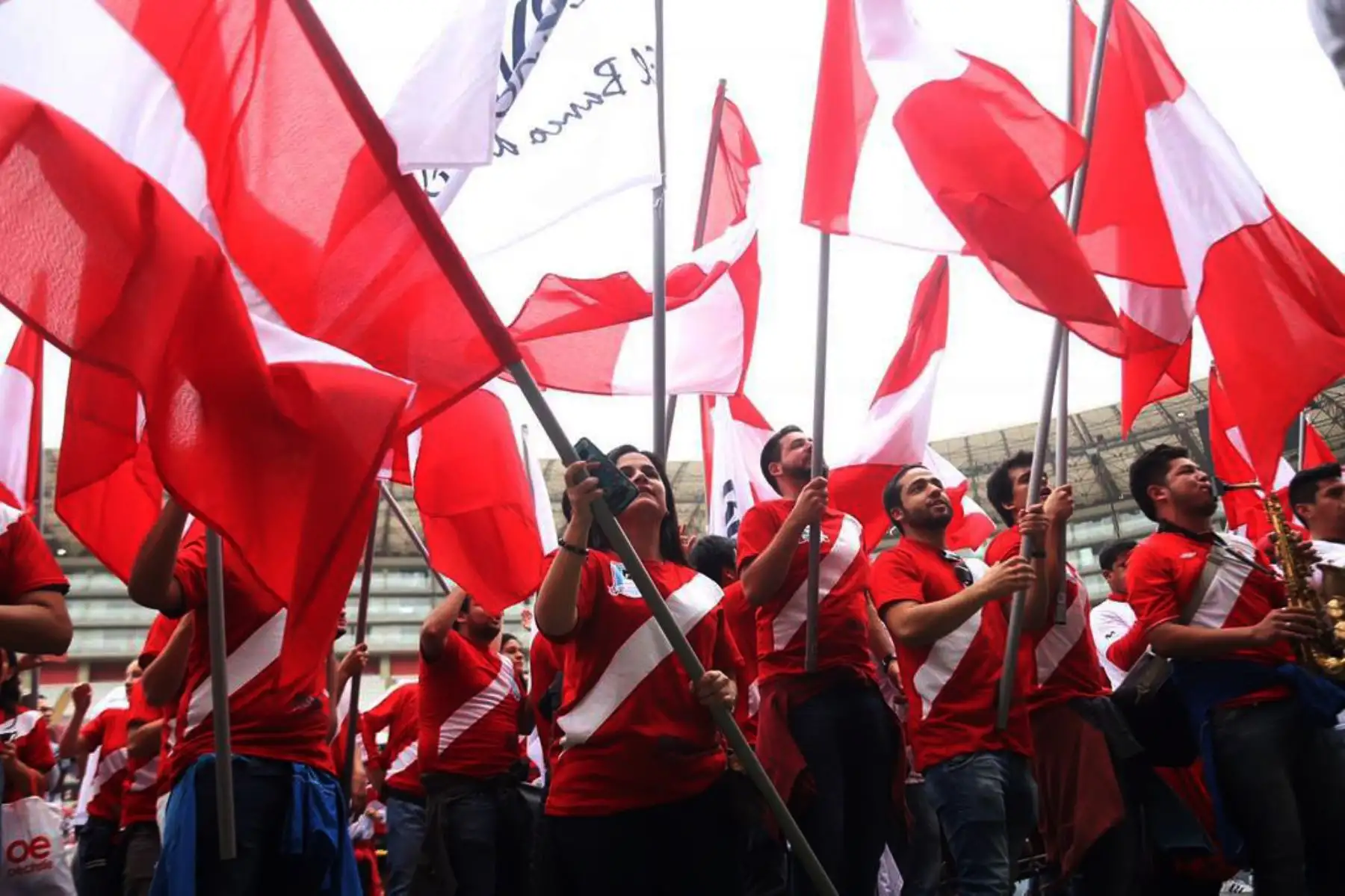 Selección peruana entrena con la tribuna lleno de hinchas en el estadio nacional. Foto: ANDINA/FPF