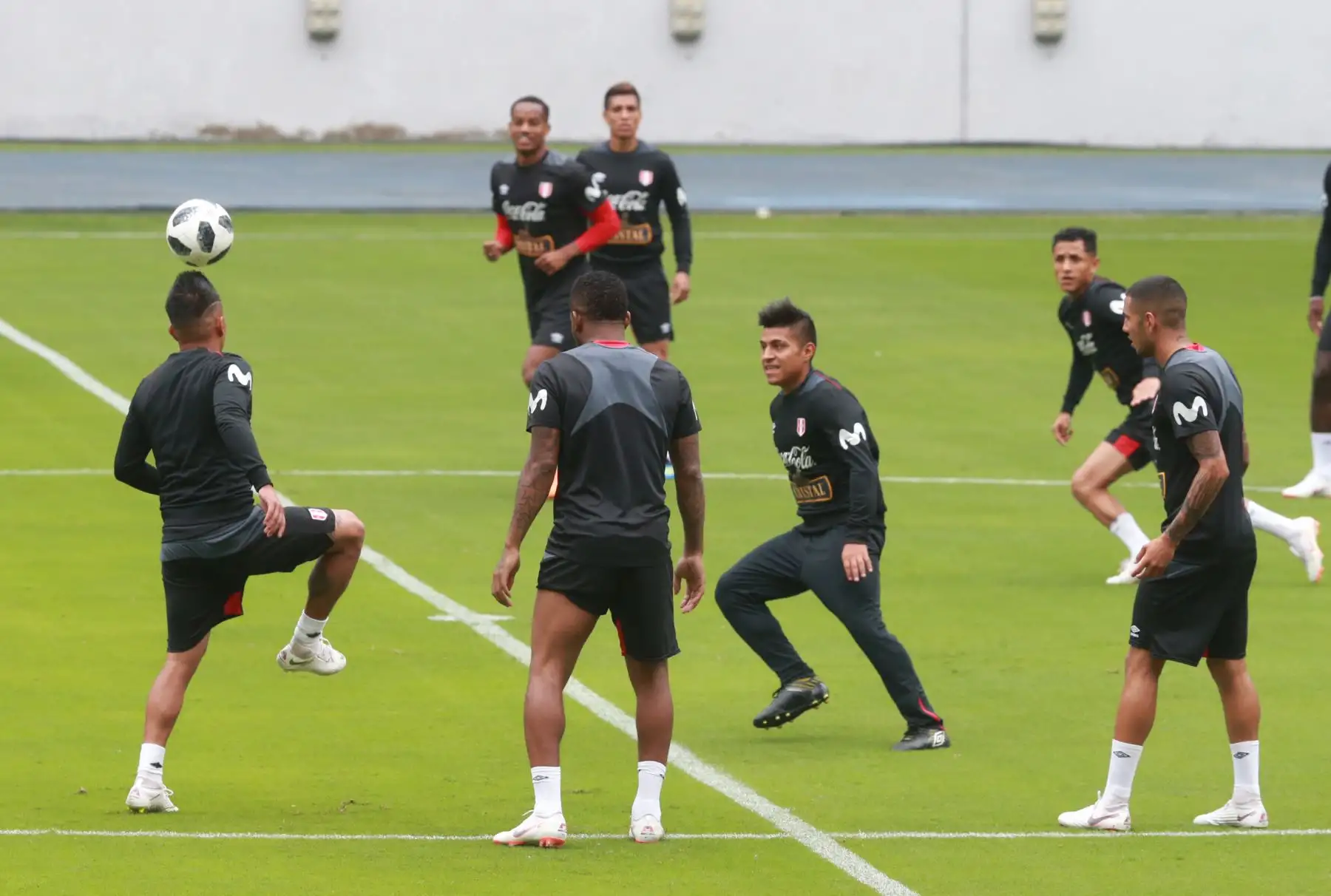 La selección peruana realizó su entrenamiento de despedida con la presencia de miles de hinchas, en el Estadio Nacional de Lima. Foto: ANDINA/Norman Córdova.