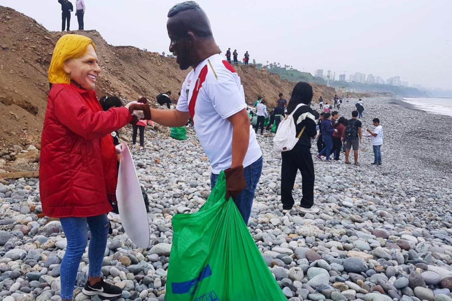 Voluntarios recogieron más de dos toneladas de basura en playa de Magdalena. Foto: ANDINA/Difusión.