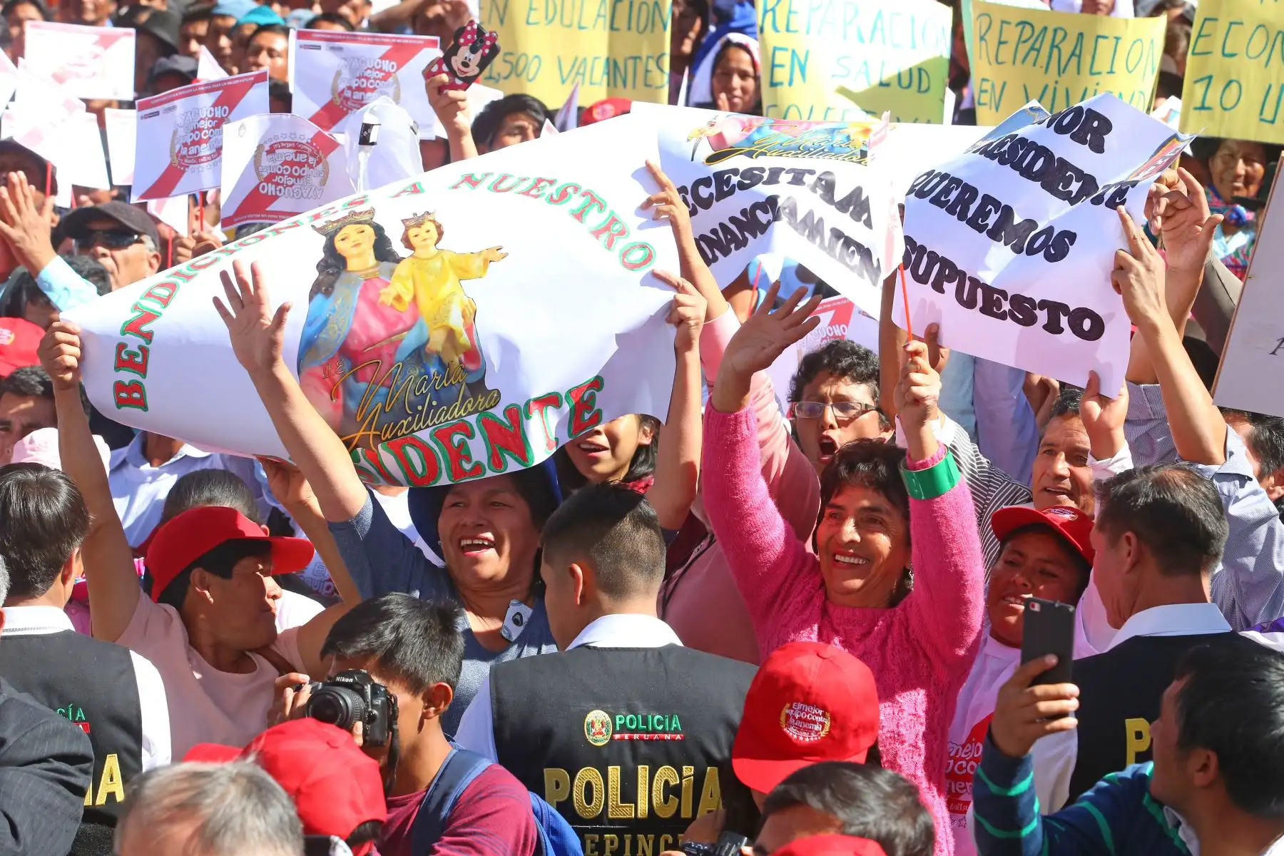 Presidente Martín Vizcarra lidera Jornada Nacional contra la Anemia en Plaza de Armas de Huanta.Foto: ANDINA/Prensa Presidencia