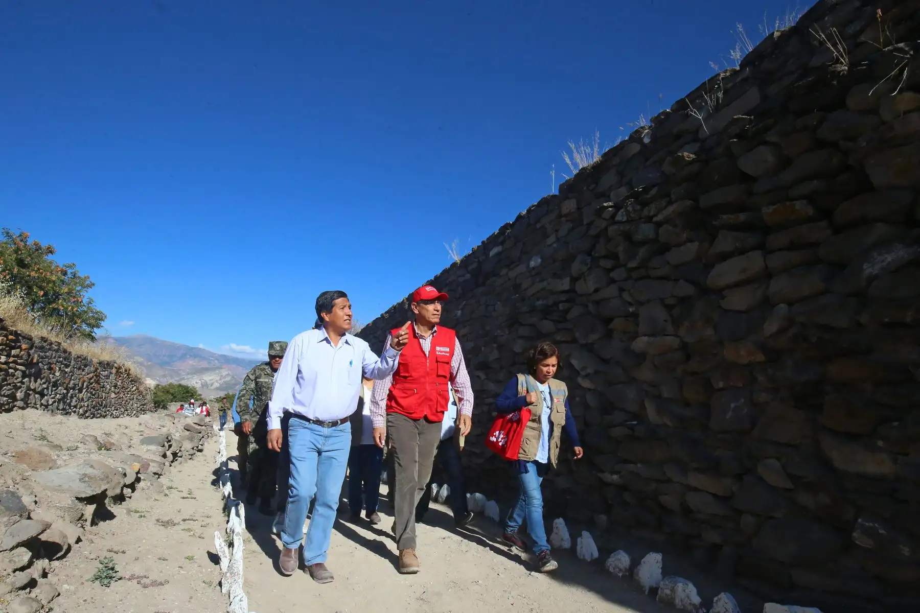 Presidente Martín Vizcarra inspeccionó  las obras de recuperación del   Complejo Arqueológico  Wari, en la región Ayacucho.Foto:ANDINA/Prensa Presidencia