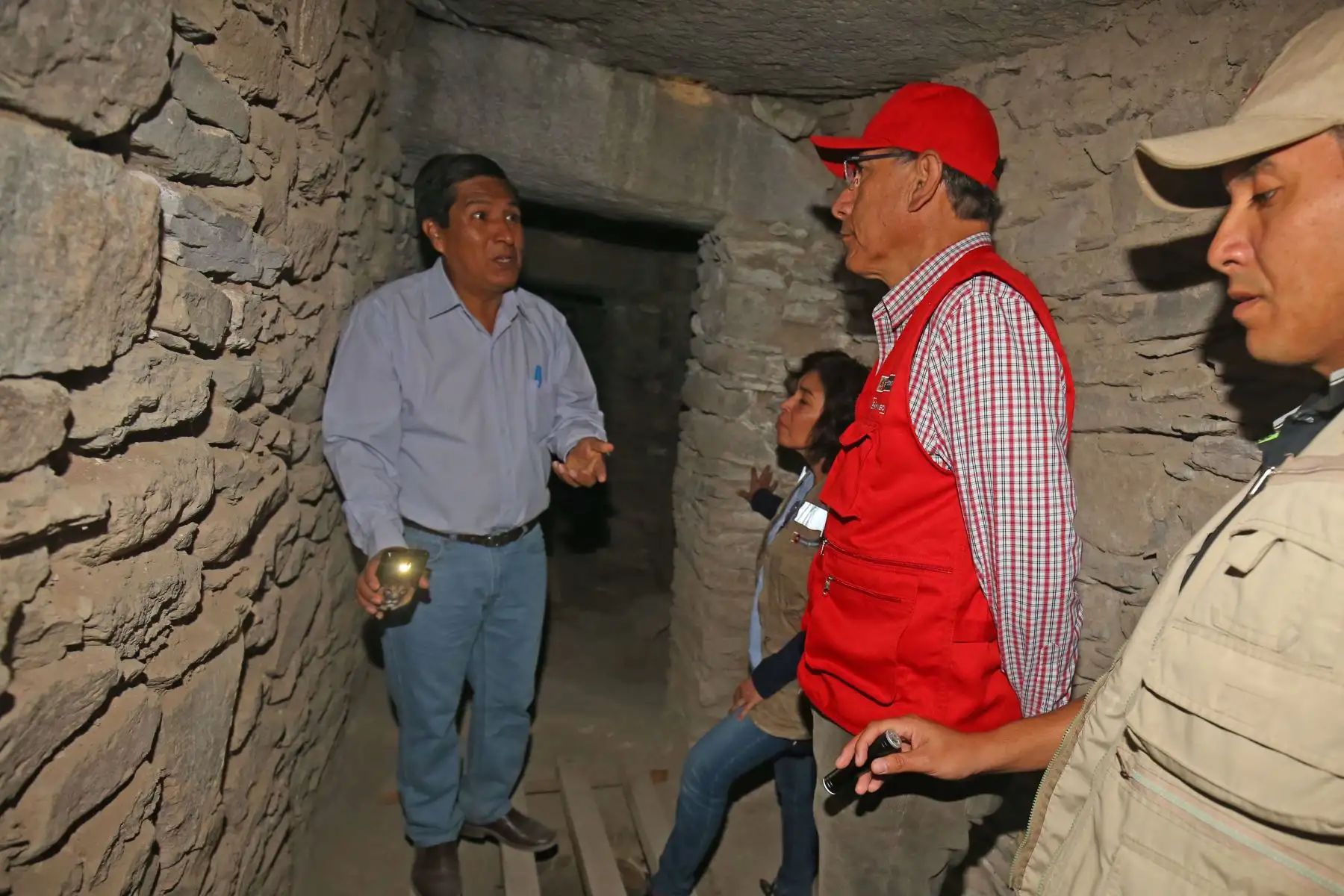 Presidente Martín Vizcarra inspeccionó  las obras de recuperación del   Complejo Arqueológico  Wari, en la región Ayacucho.Foto:ANDINA/Prensa Presidencia