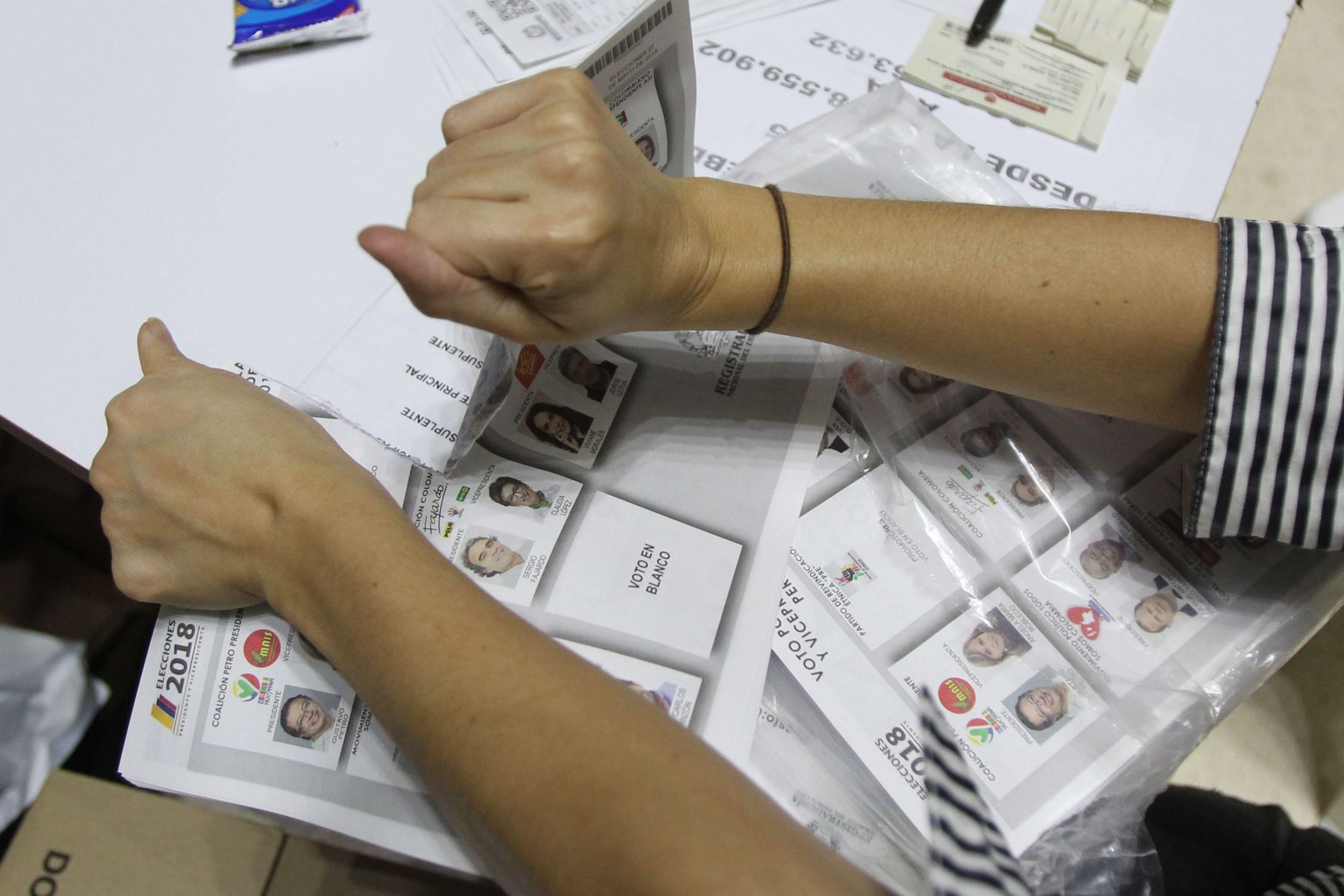 Cierran votación en Colombia. Foto: EFE.