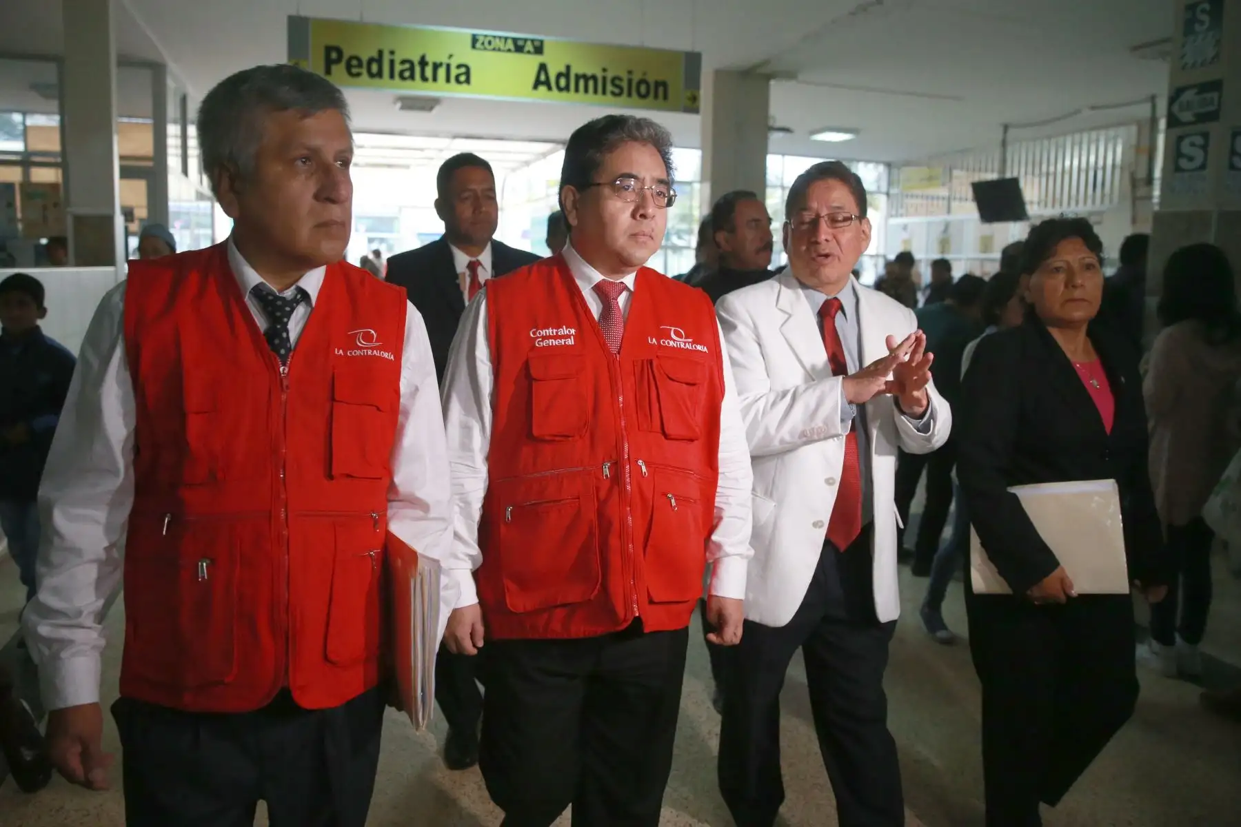 Nelson Shack, contralor general supervisa hospital Maria Auxiliadora, ubicado en distrito de San Juan de Miraflores. Foto: ANDINA/Vidal Tarqui