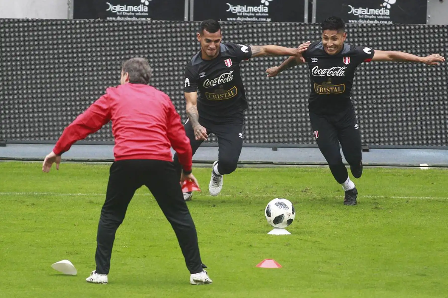 La selección peruana entrena en el Estadio Nacional, previo al partido de despedida ante Escocia, el cual se llevará a cabo en el mismo escenario el próximo martes 29 de mayo.Foto: ANDINA/Eddy Ramos