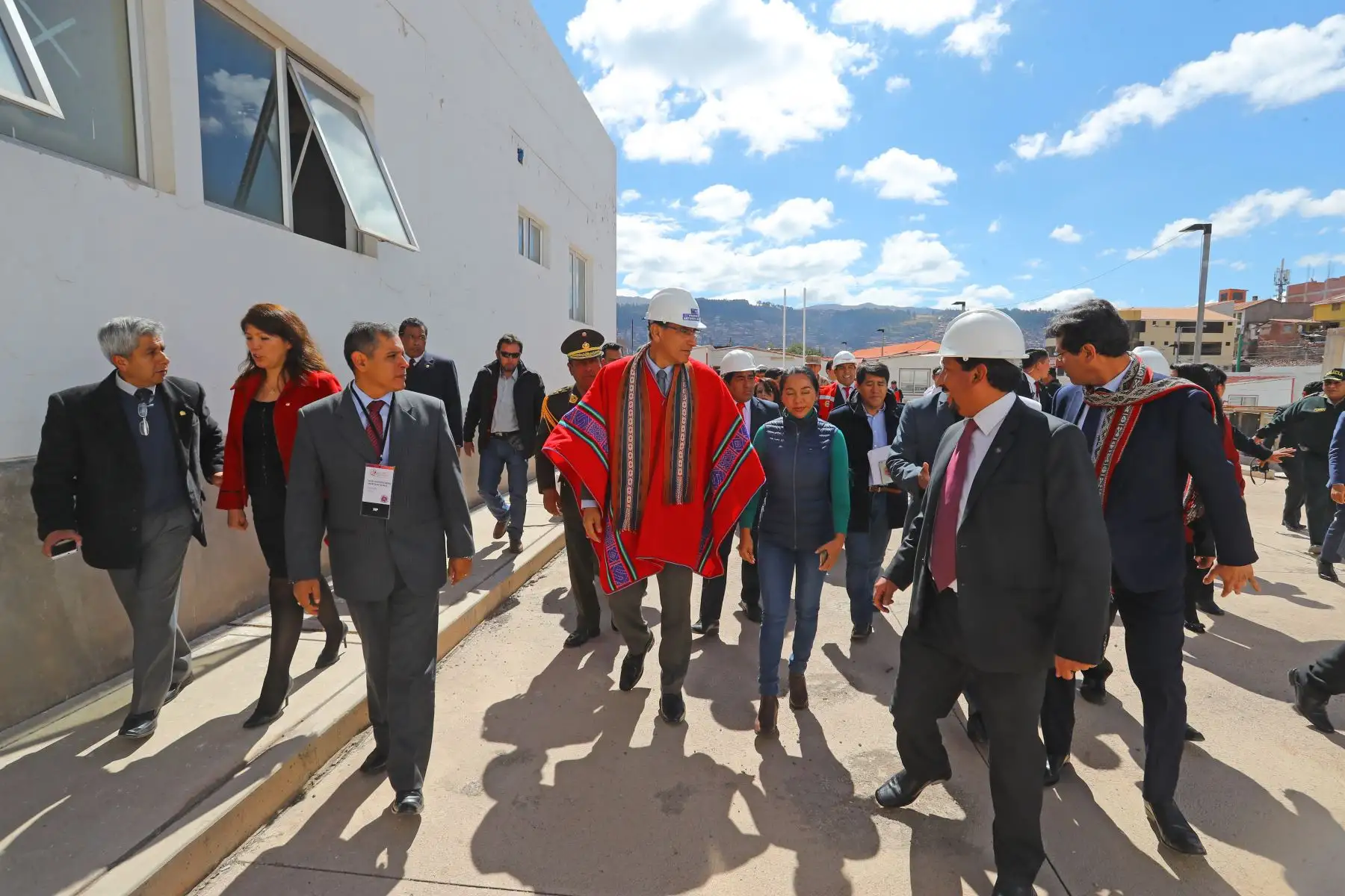 Jefe del Estado,  Martín Vizcarra, inspecciona el hospital Antonio Lorena, en Cusco. Foto: ANDINA/Prensa Presidencia.