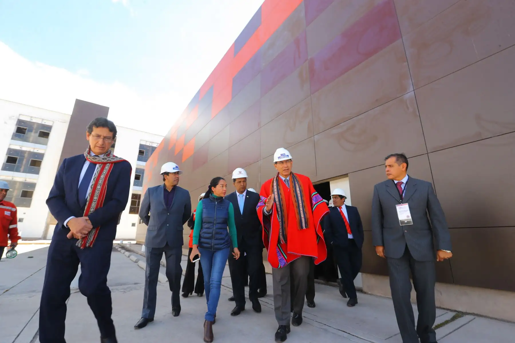 Jefe del Estado,  Martín Vizcarra, inspecciona el hospital Antonio Lorena, en Cusco. Foto: ANDINA/Prensa Presidencia.