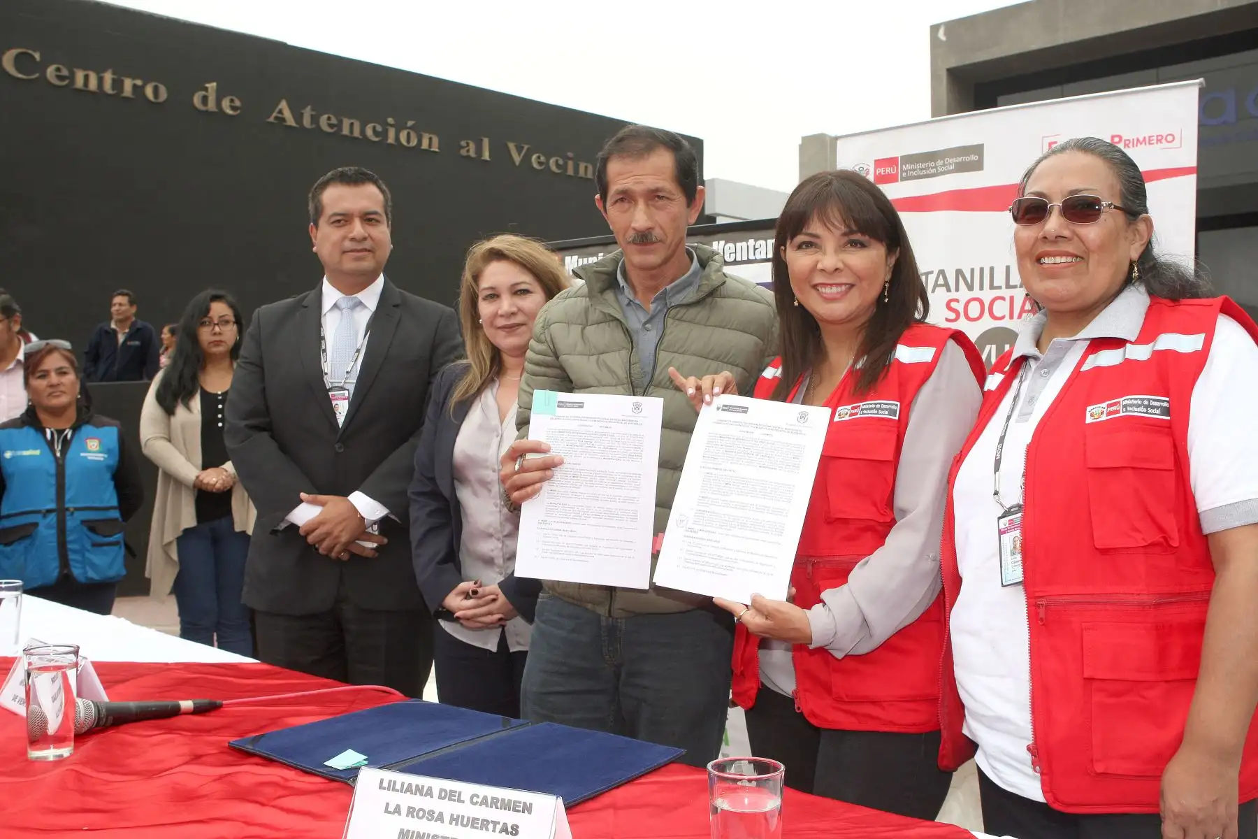 Ministra de inclusion social Liliana La Rosa pone en funcionamiento la "Ventanilla unica social", en Ventanila.Foto:ANDINA/Héctor Vinces.