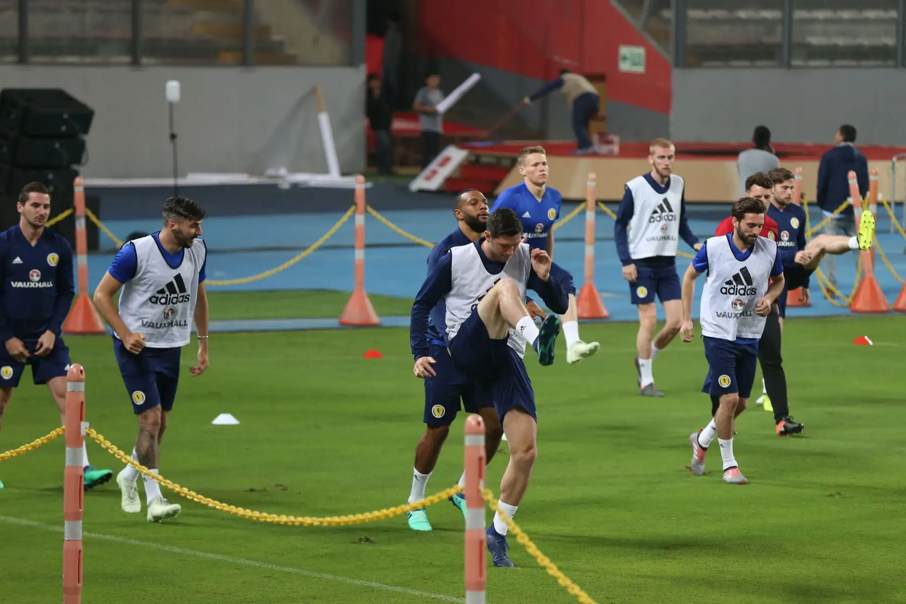 Selección de Escocia reconoce el gramado del Estadio Nacional. Foto: ANDINA/Dante Zegarra