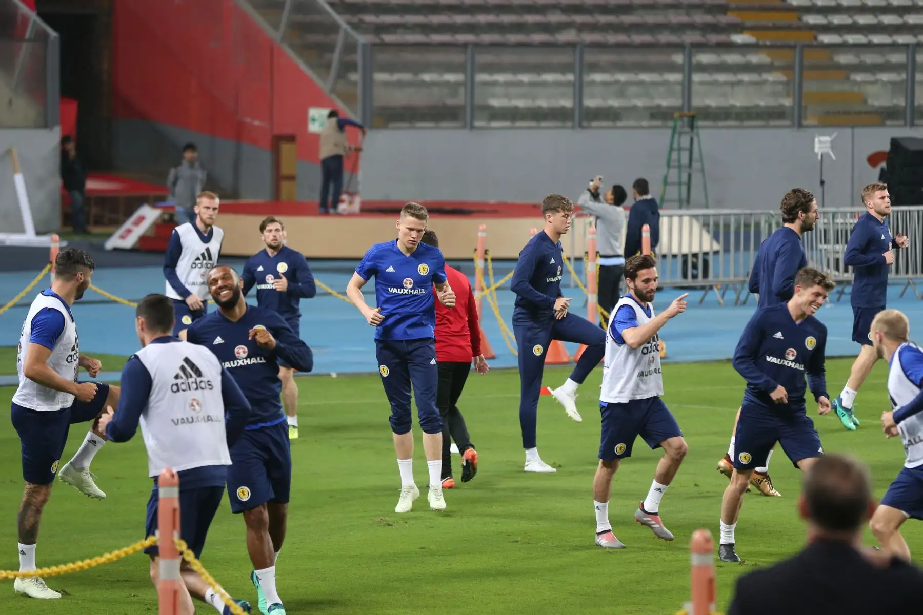 Selección de Escocia reconoce el gramado del Estadio Nacional. Foto: ANDINA/Dante Zegarra