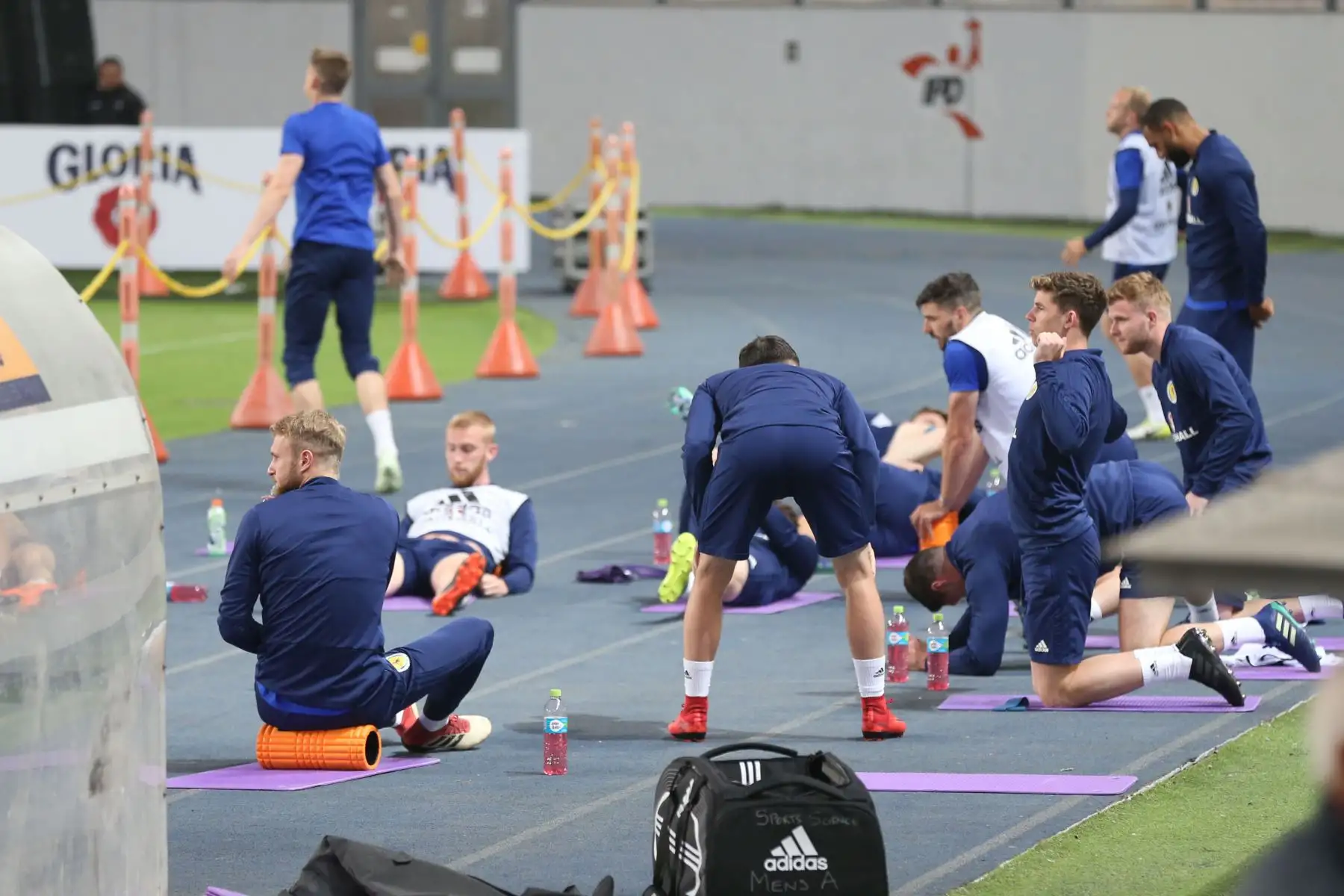 Selección de Escocia reconoce el gramado del Estadio Nacional. Foto: ANDINA/Dante Zegarra
