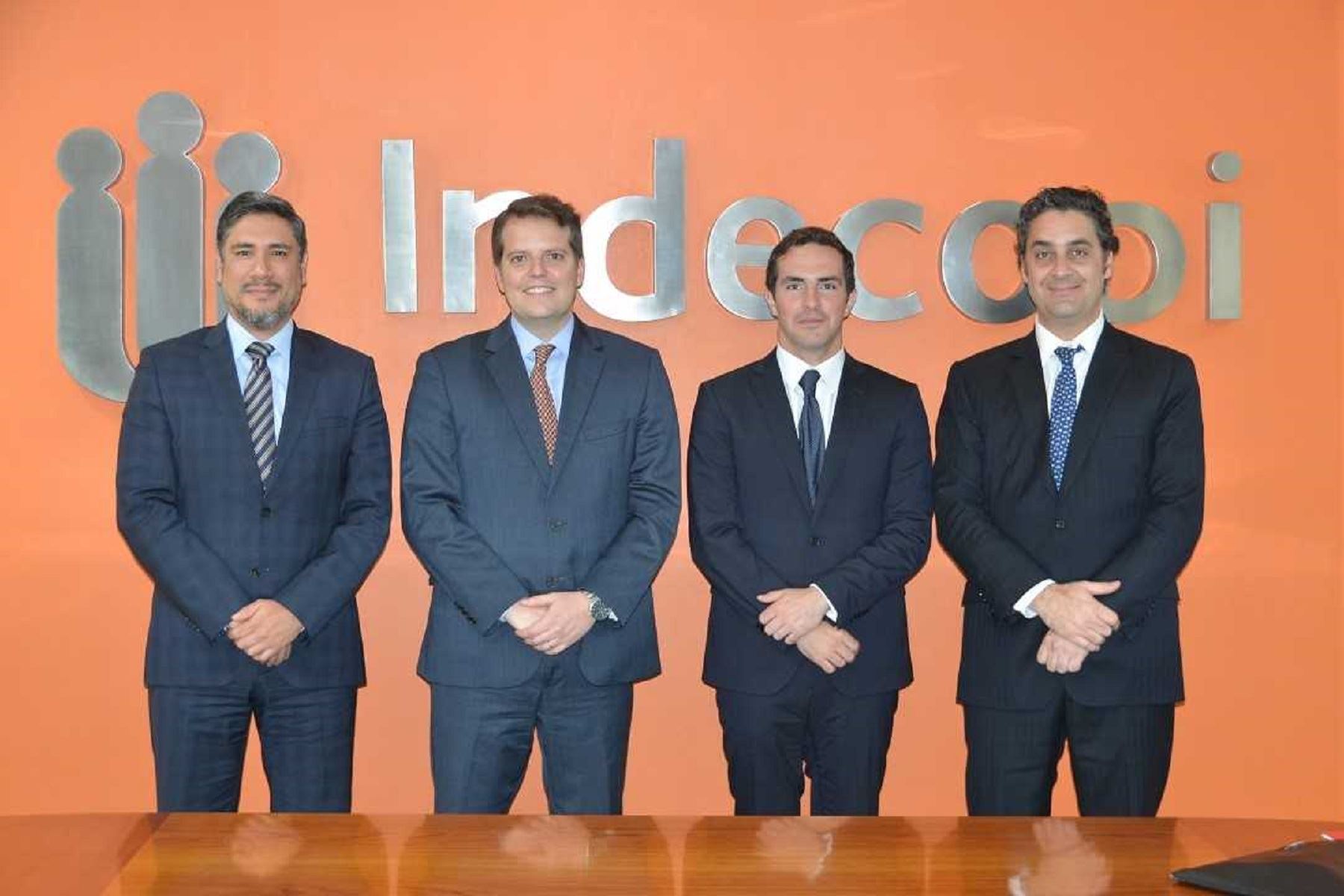 Delegados de la OCDE visitan Indecopi.